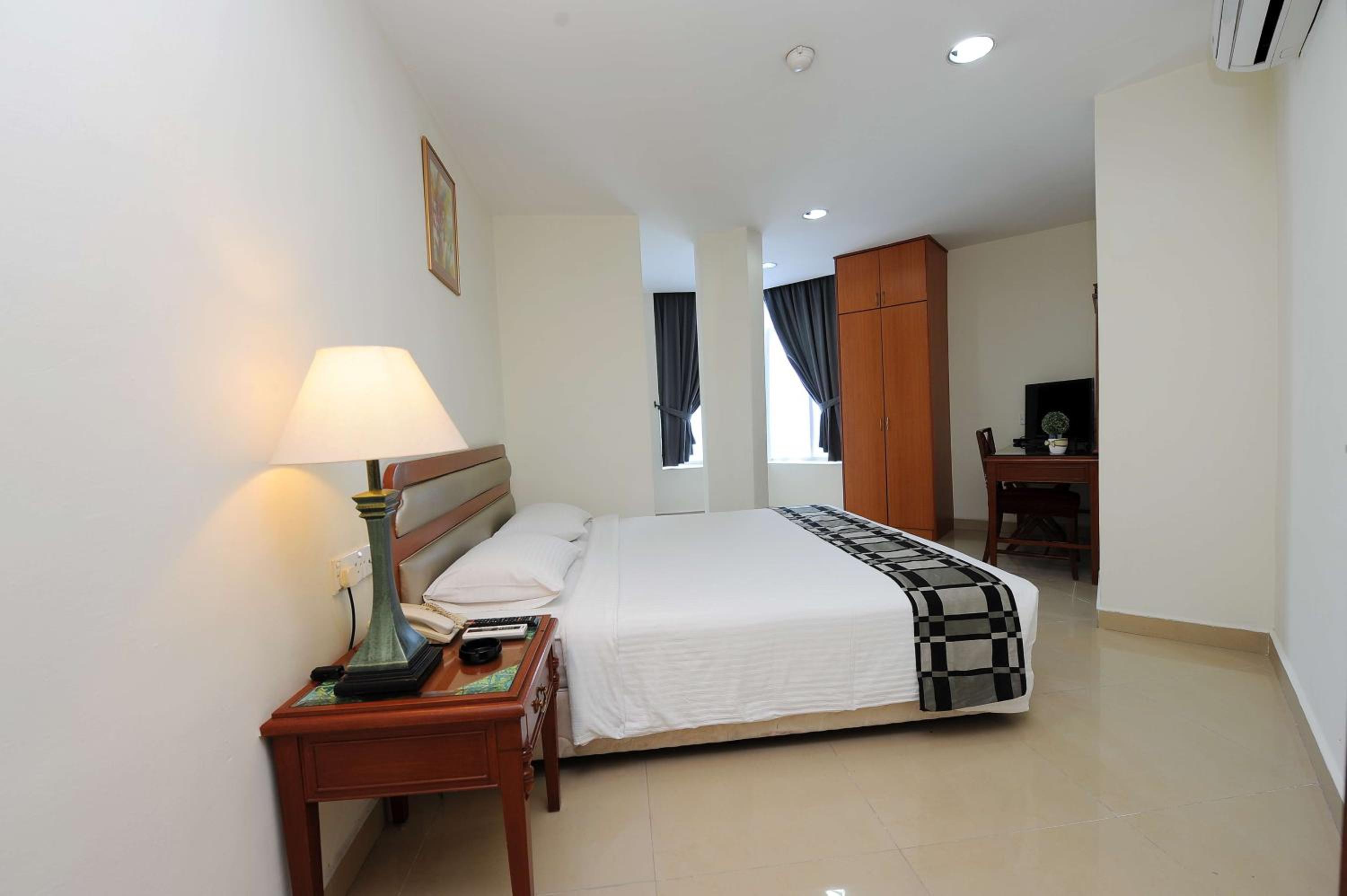 Deluxe Double Room - Photo 13