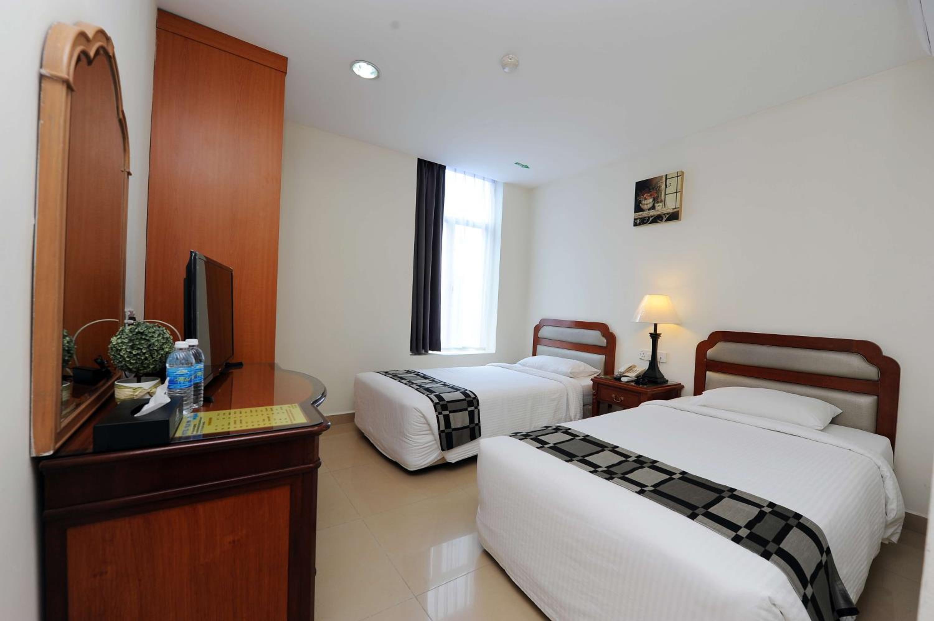 Twin Room - Photo 3