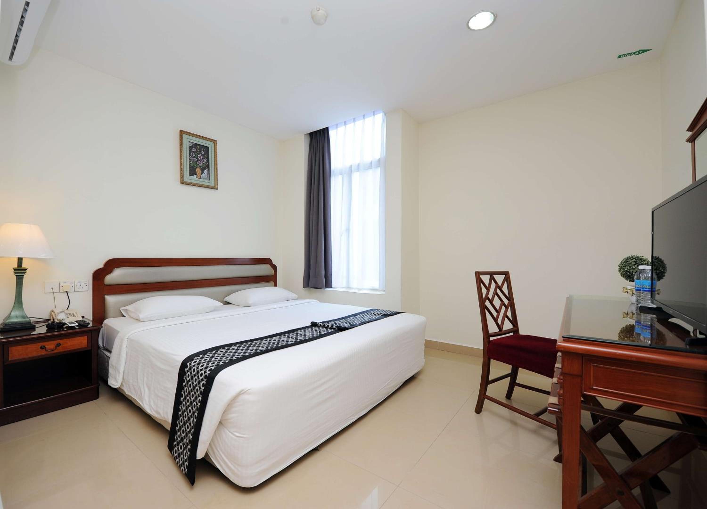 Deluxe Double Room - Photo 14