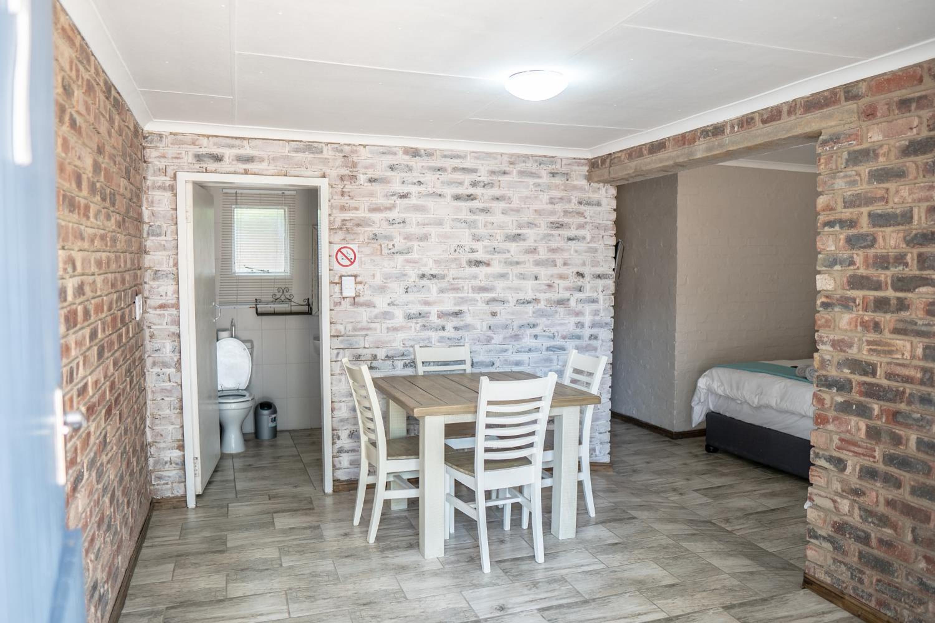 Family Room - Disability Access - Photo 7