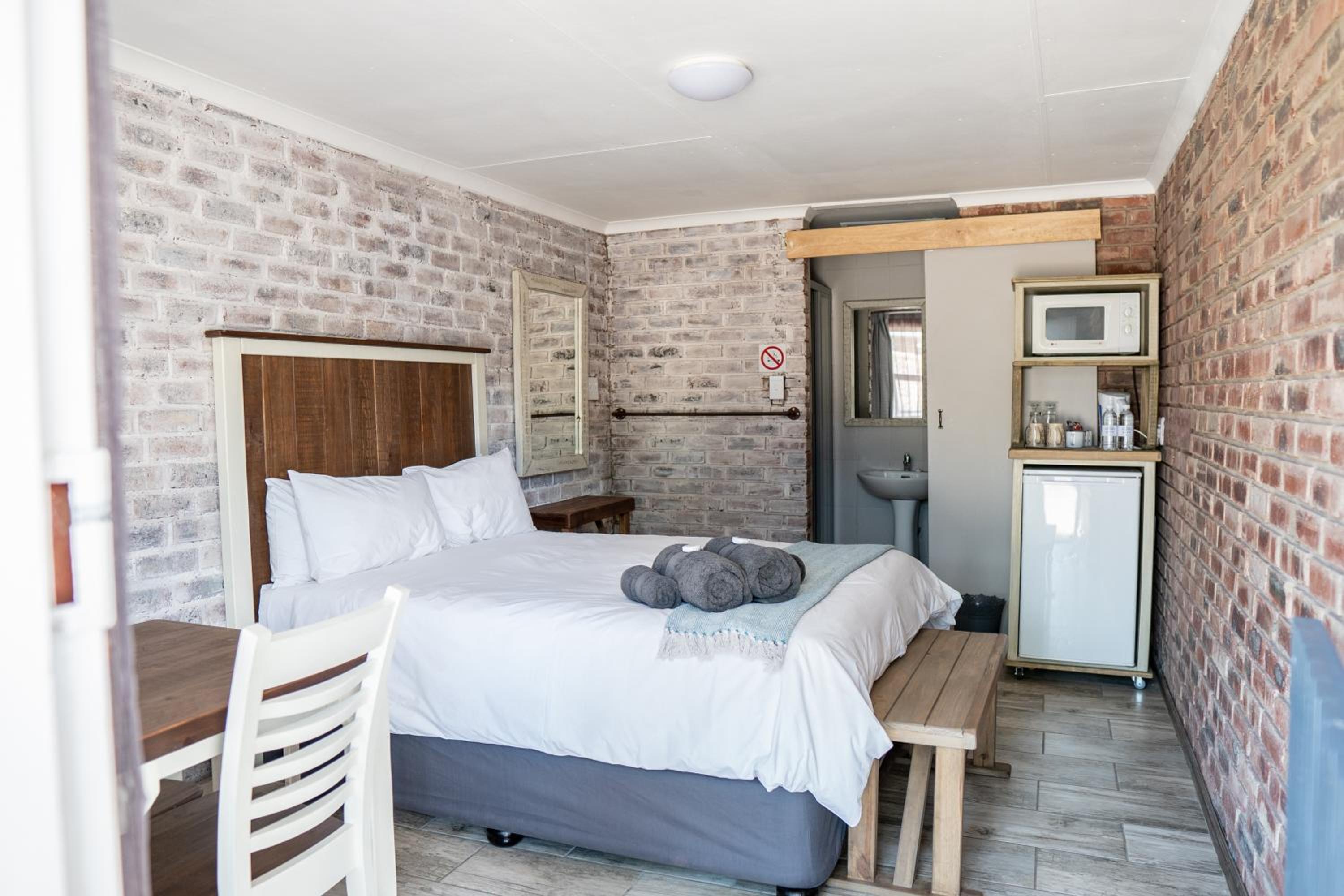 Double Room - Photo 8