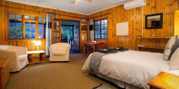 Family Room - Photo 4
