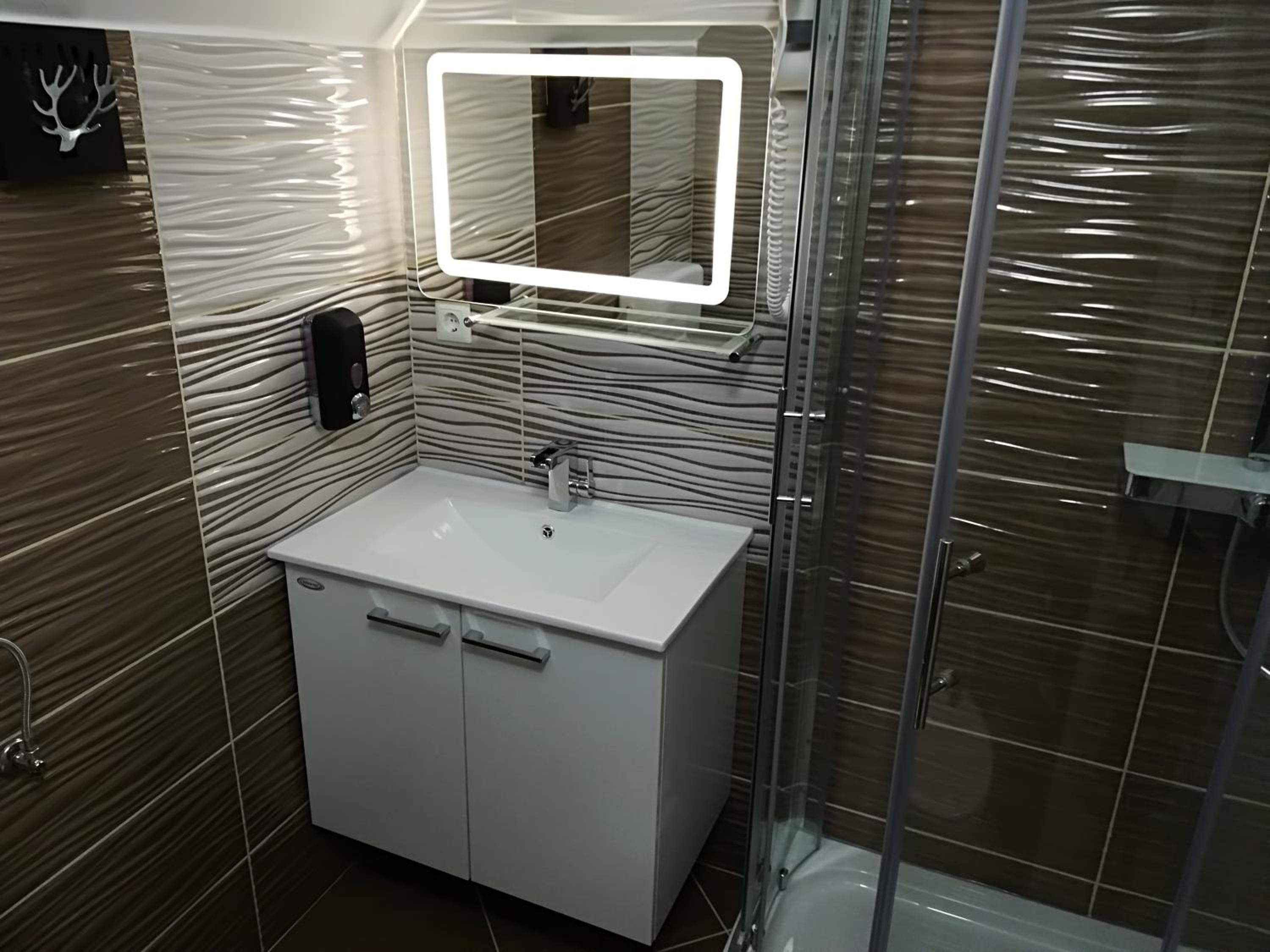 Standard Double Room - Photo 8