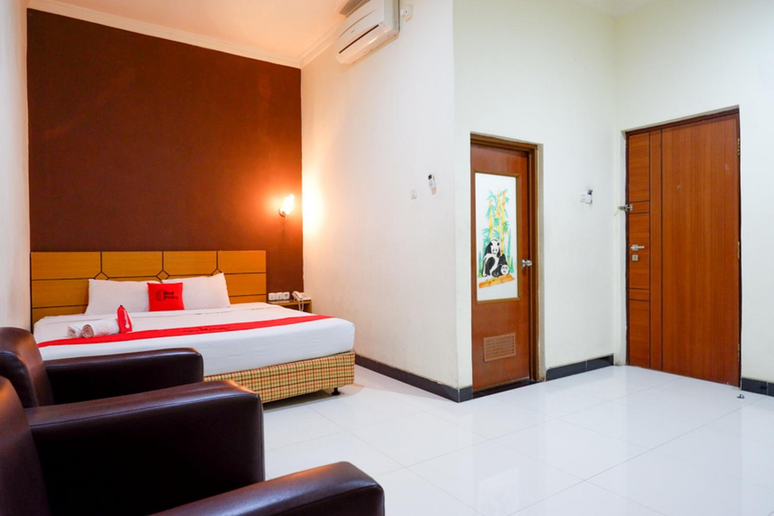 Deluxe Room - Photo 5