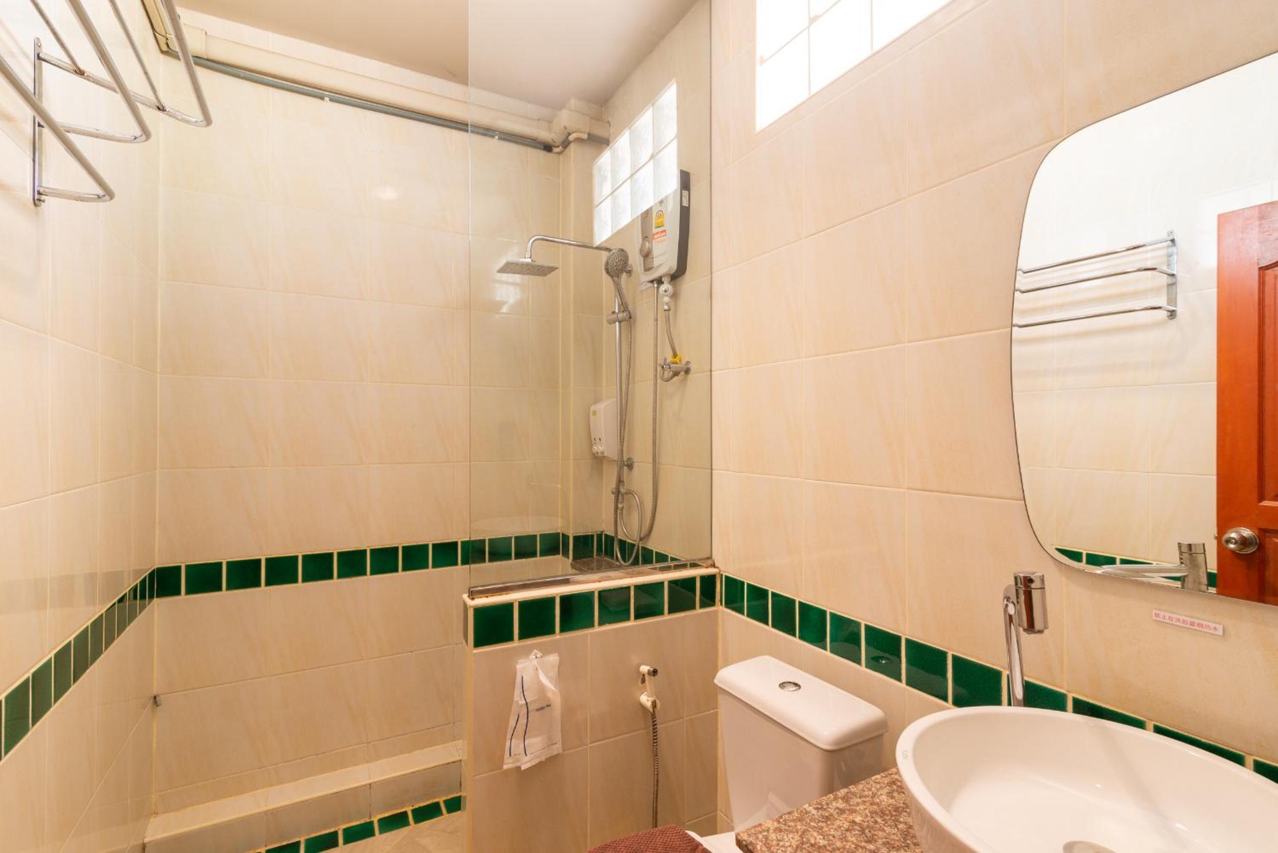 Deluxe Double Room Street View - Photo 7