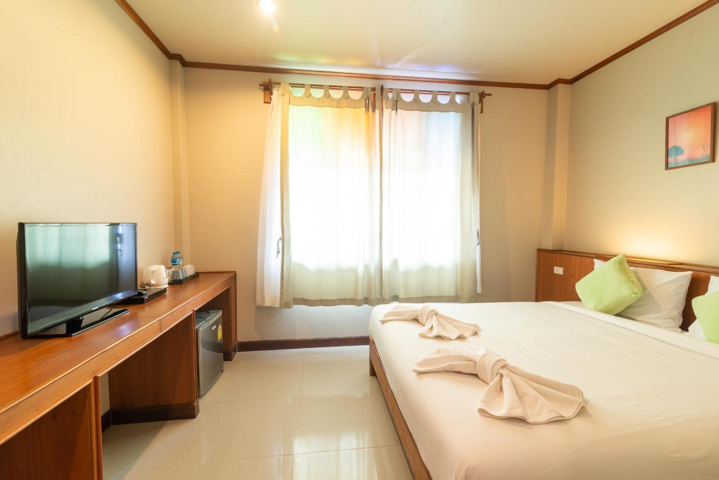 Deluxe Double Room Street View - Photo 6