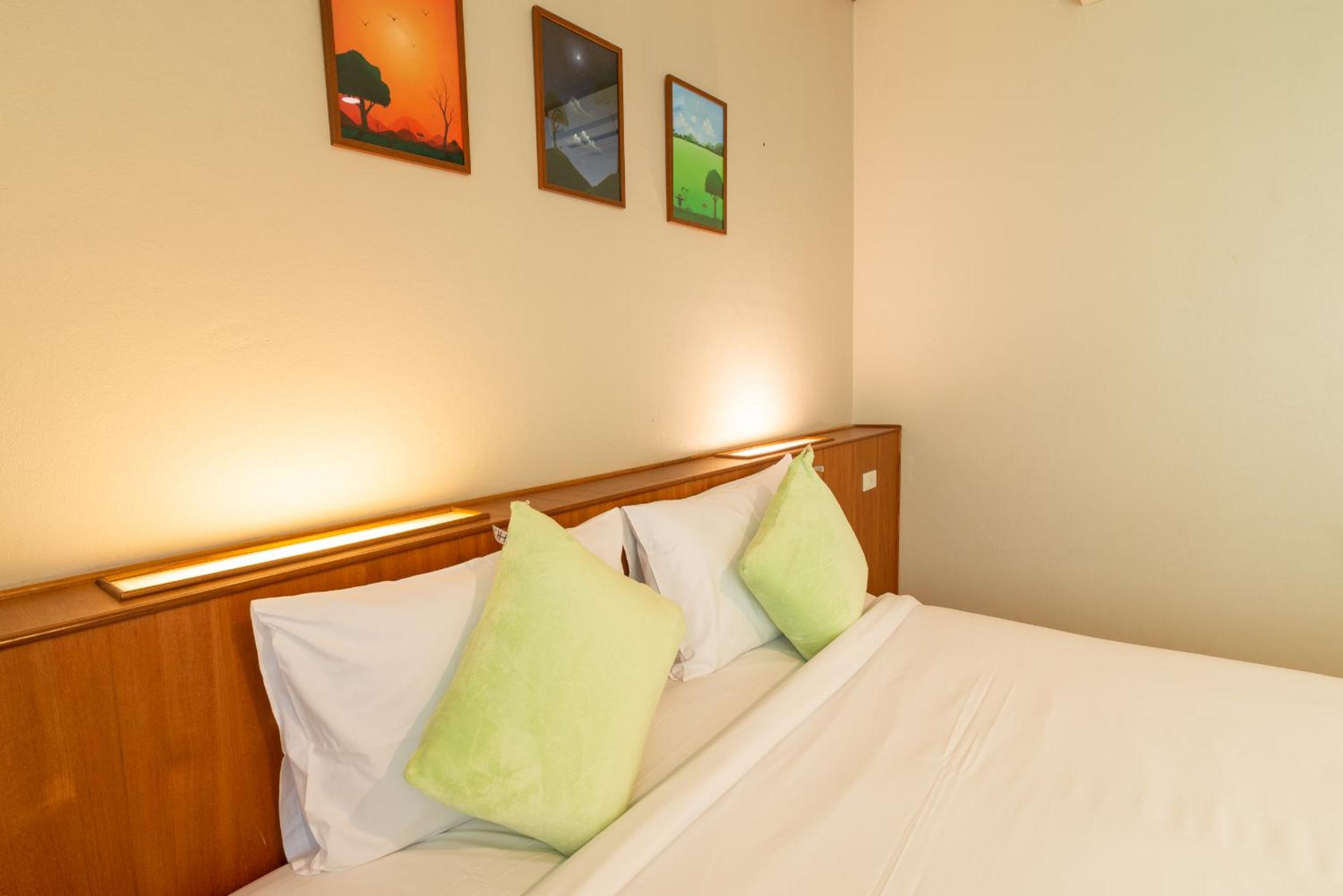 Deluxe Double Room Street View - Photo 3