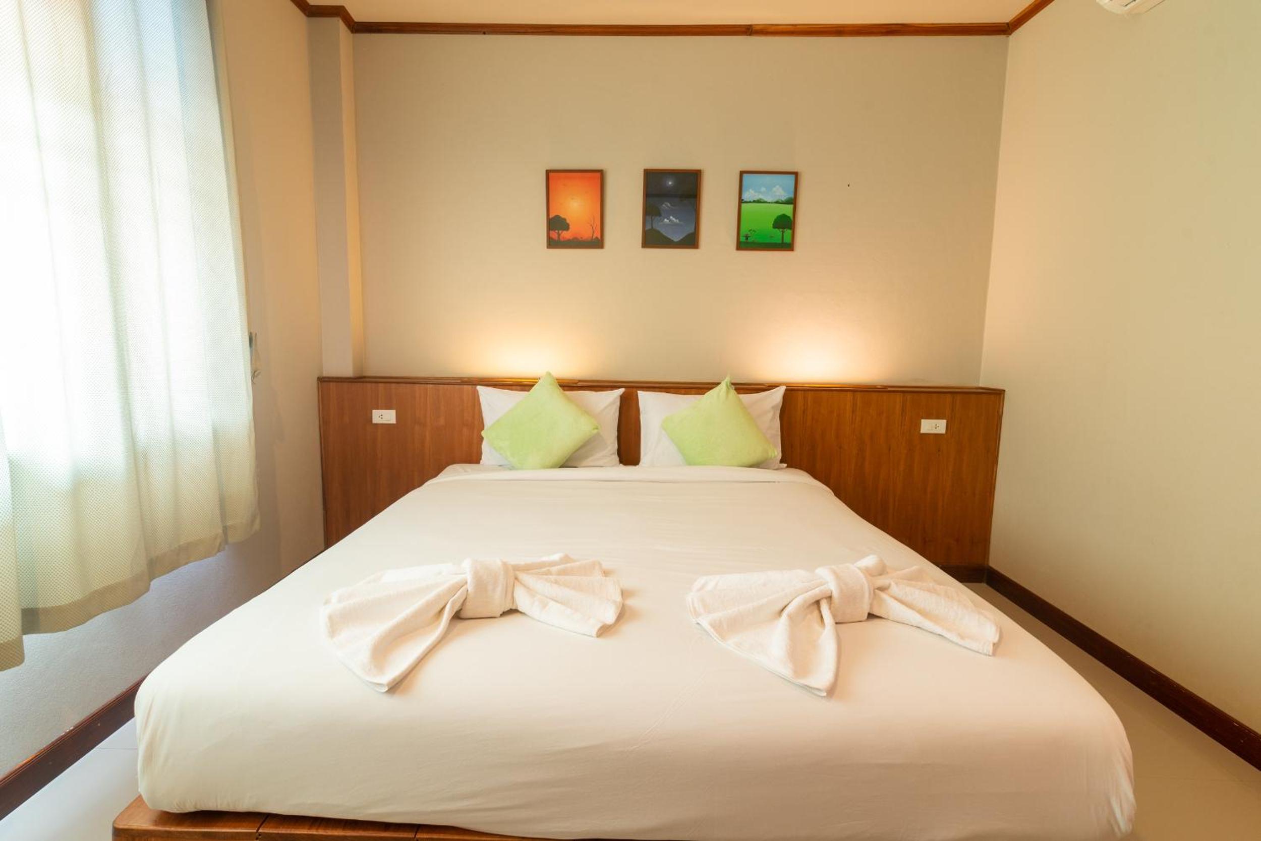 Deluxe Double Room Street View - Photo 10