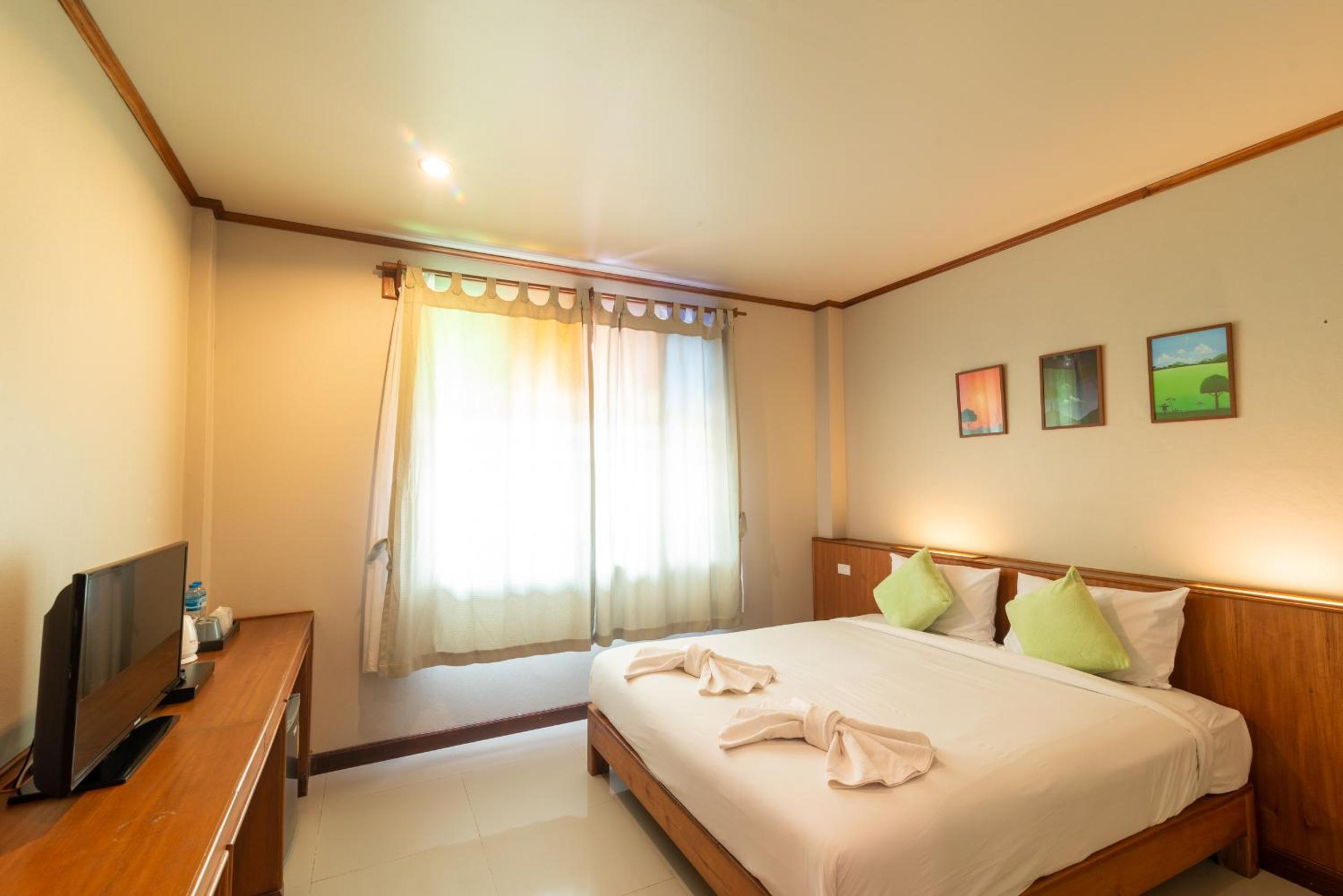 Deluxe Double Room Street View - Photo 9