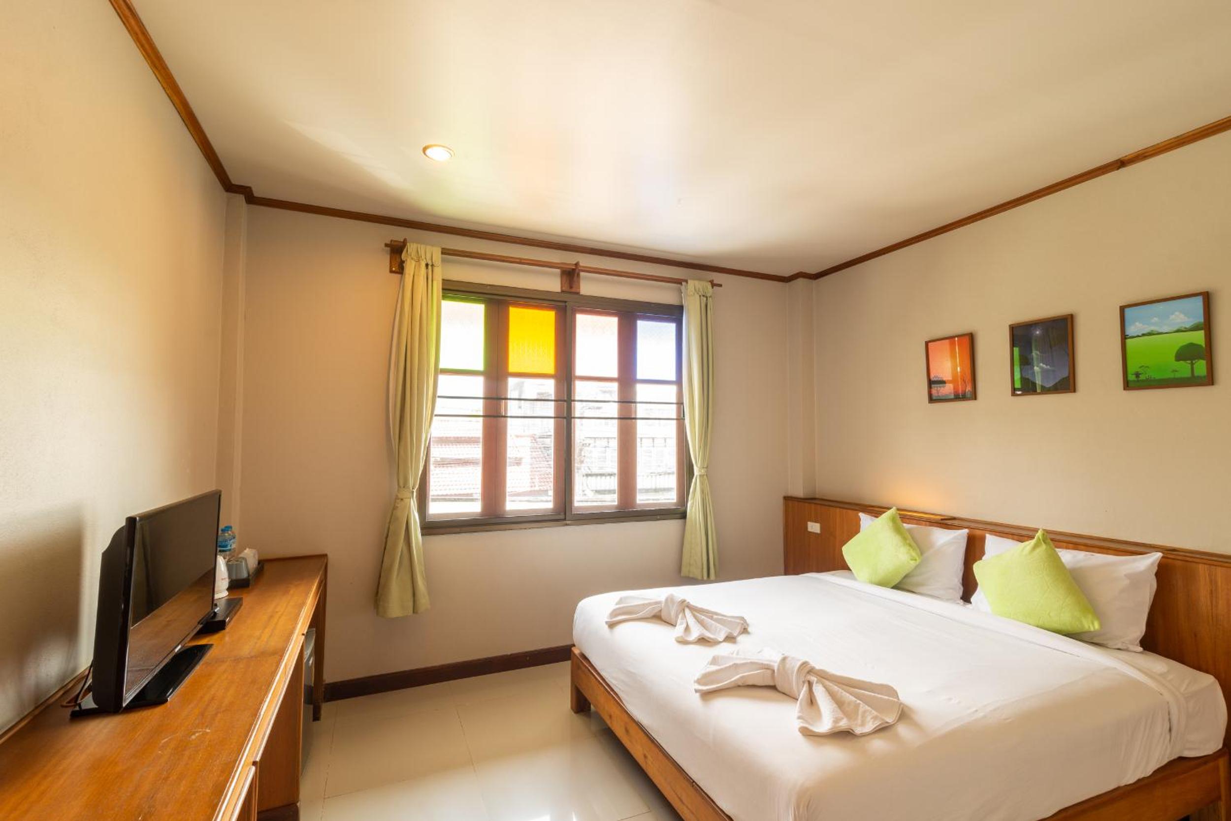 Deluxe Double Room Street View - Photo 1
