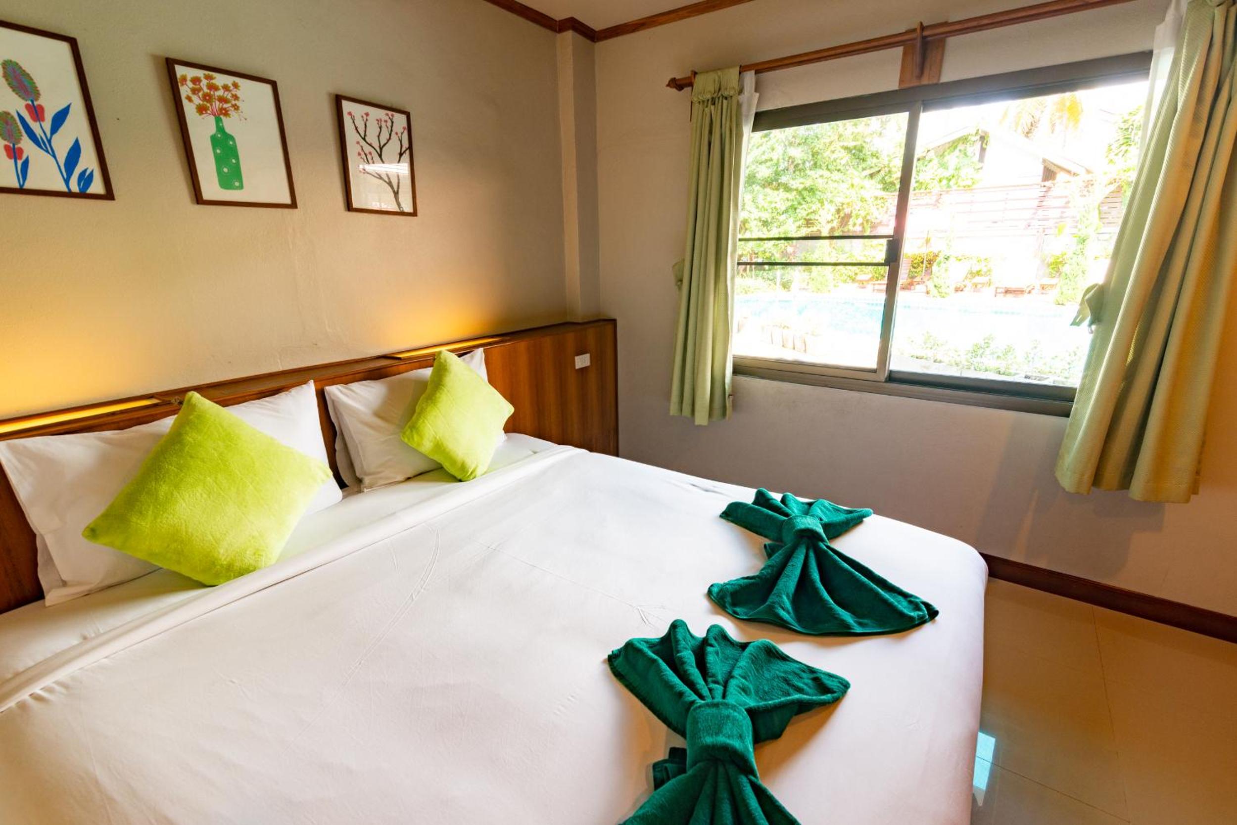 Deluxe Double Room with Pool View - Photo 13