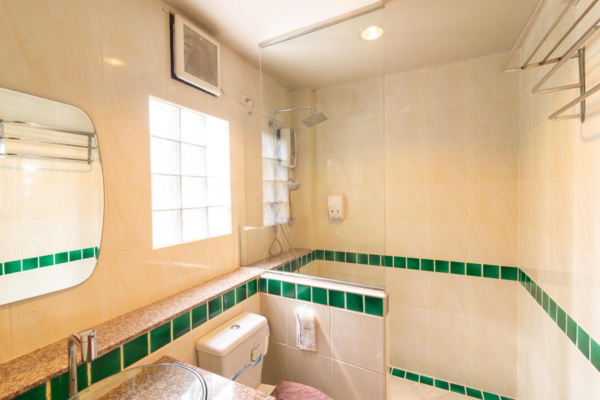Deluxe Double Room with Pool View - Photo 4