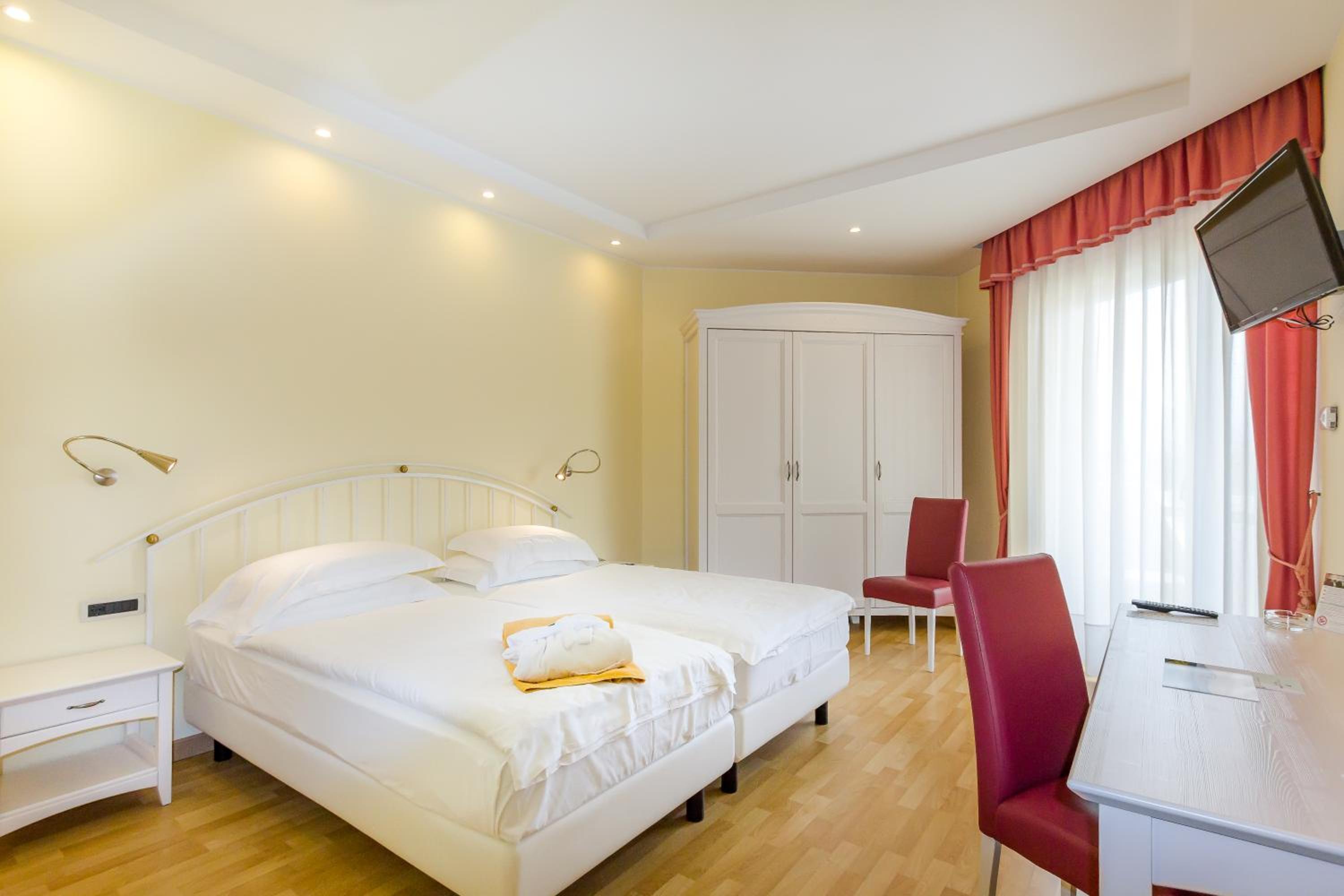 Superior Double or Twin Room photo 1