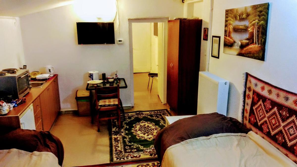 Deluxe Two-Bedroom Apartment
