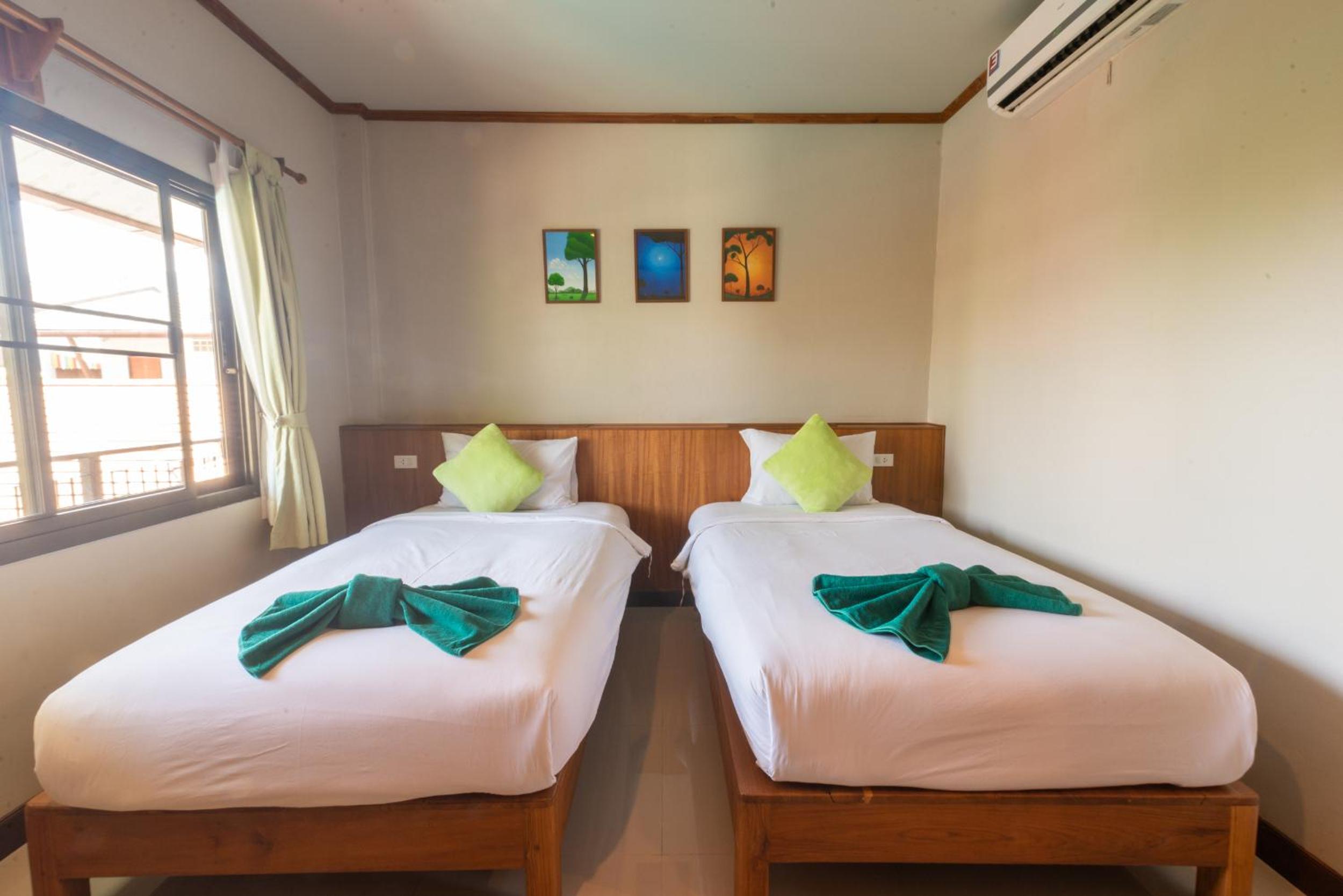 Deluxe Twin Room with Pool View - Photo 8