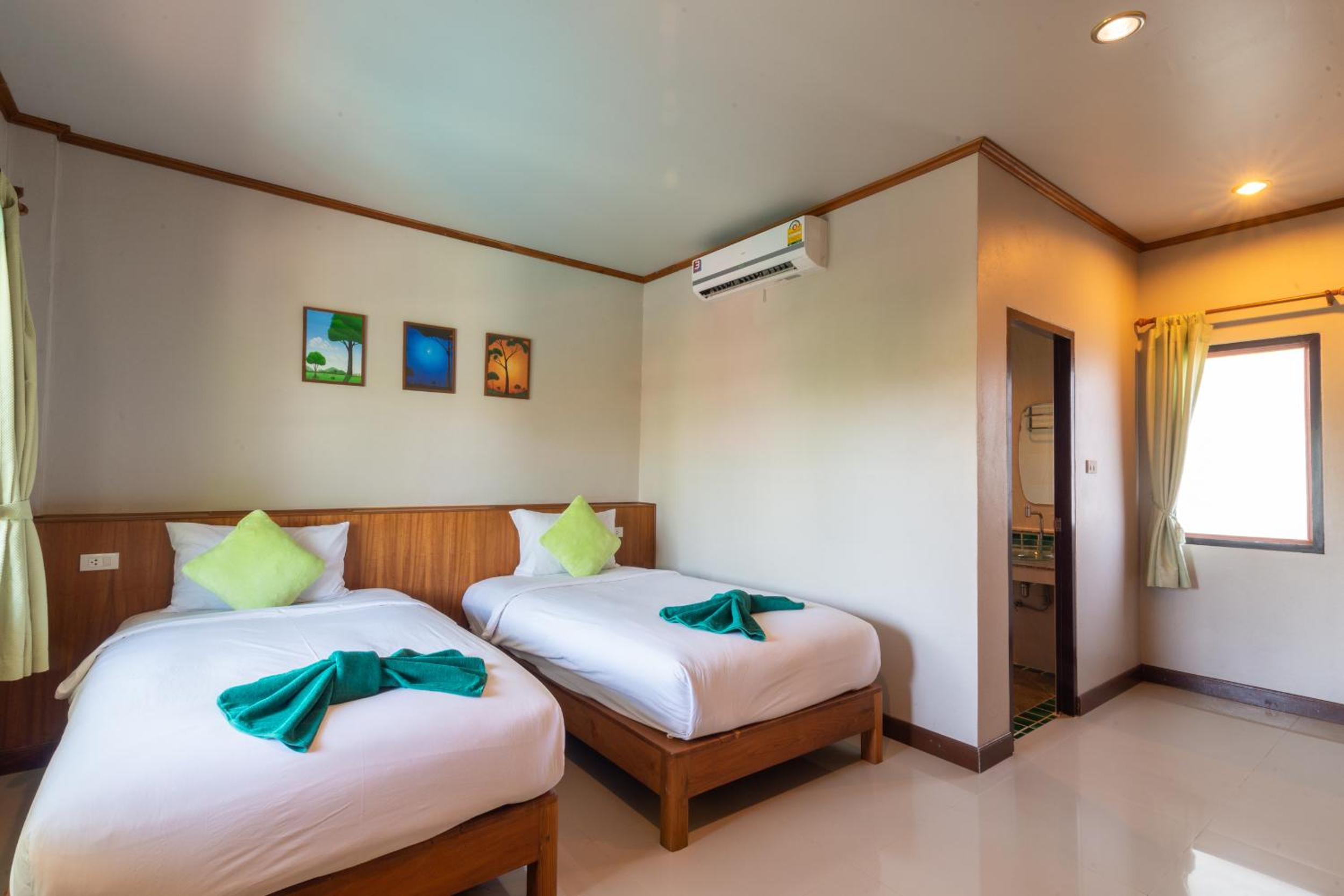 Deluxe Twin Room with Pool View - Photo 7