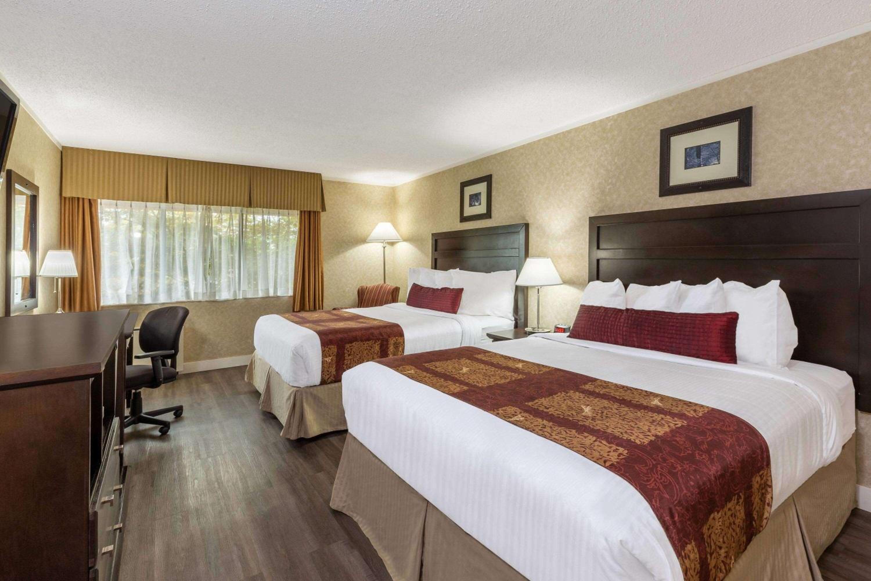 Queen Room with Two Queen Beds - Non-Smoking - Photo 1