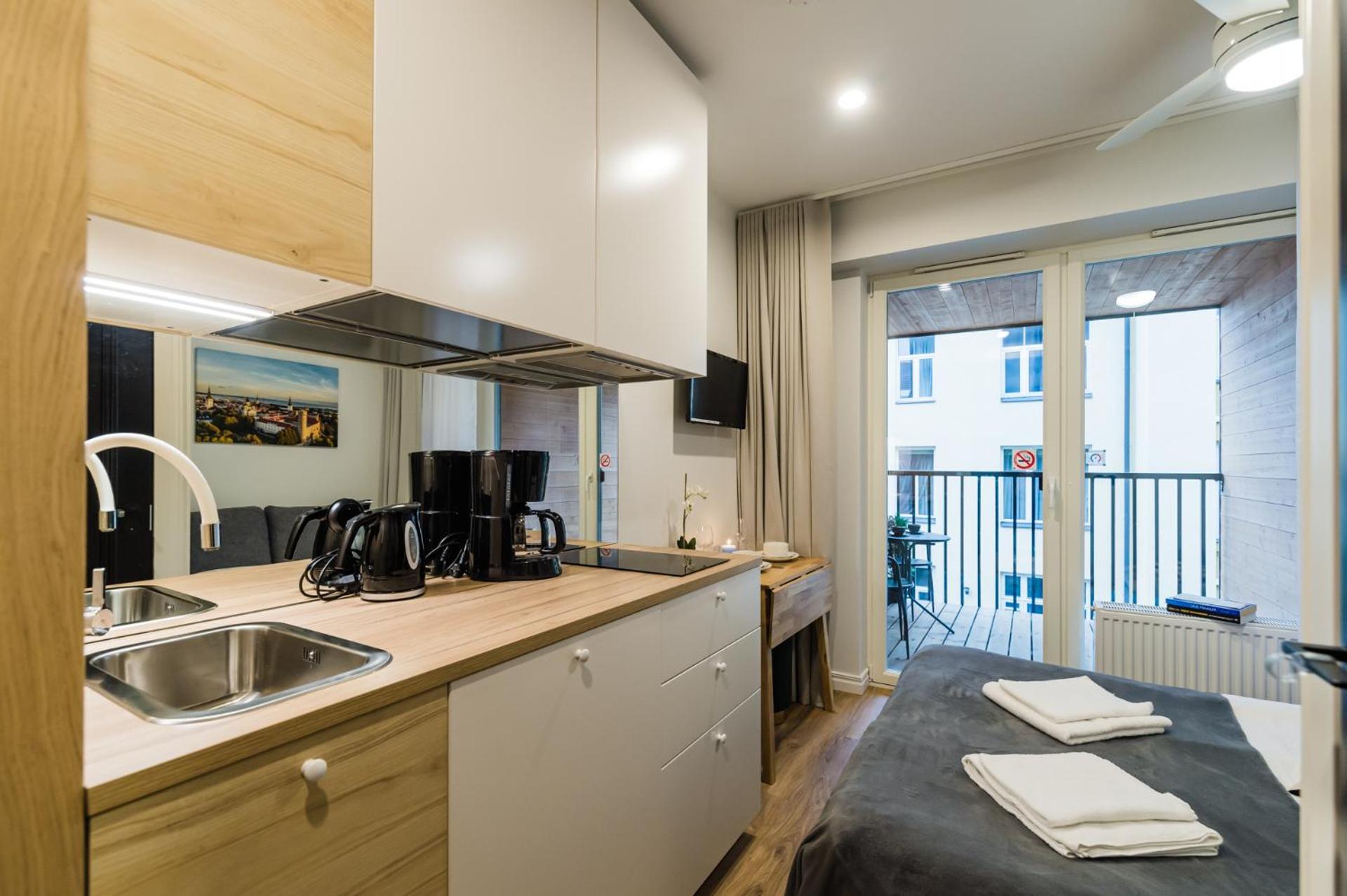 Apartment with Balcony photo 1