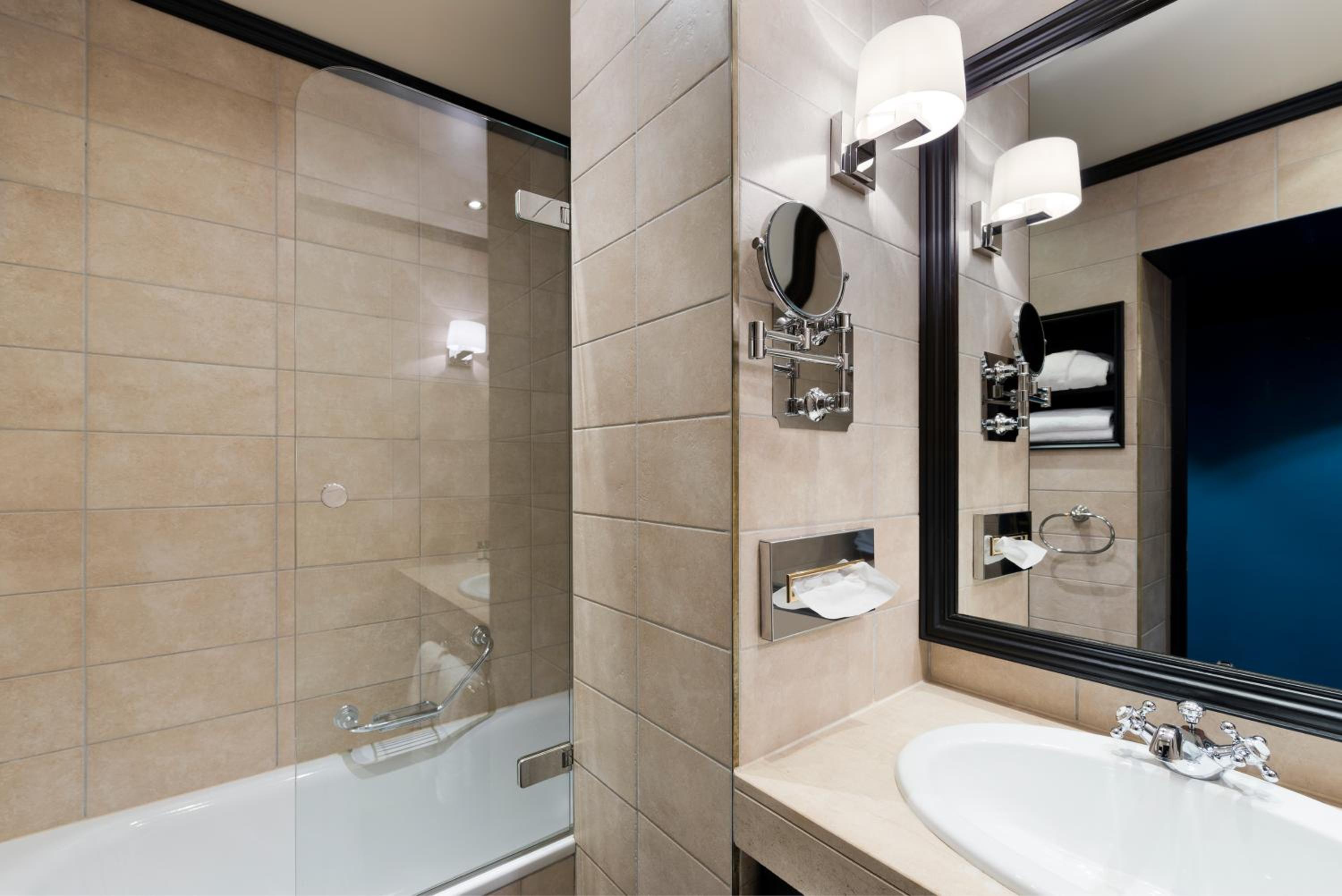 Classic Double Room - Photo 11