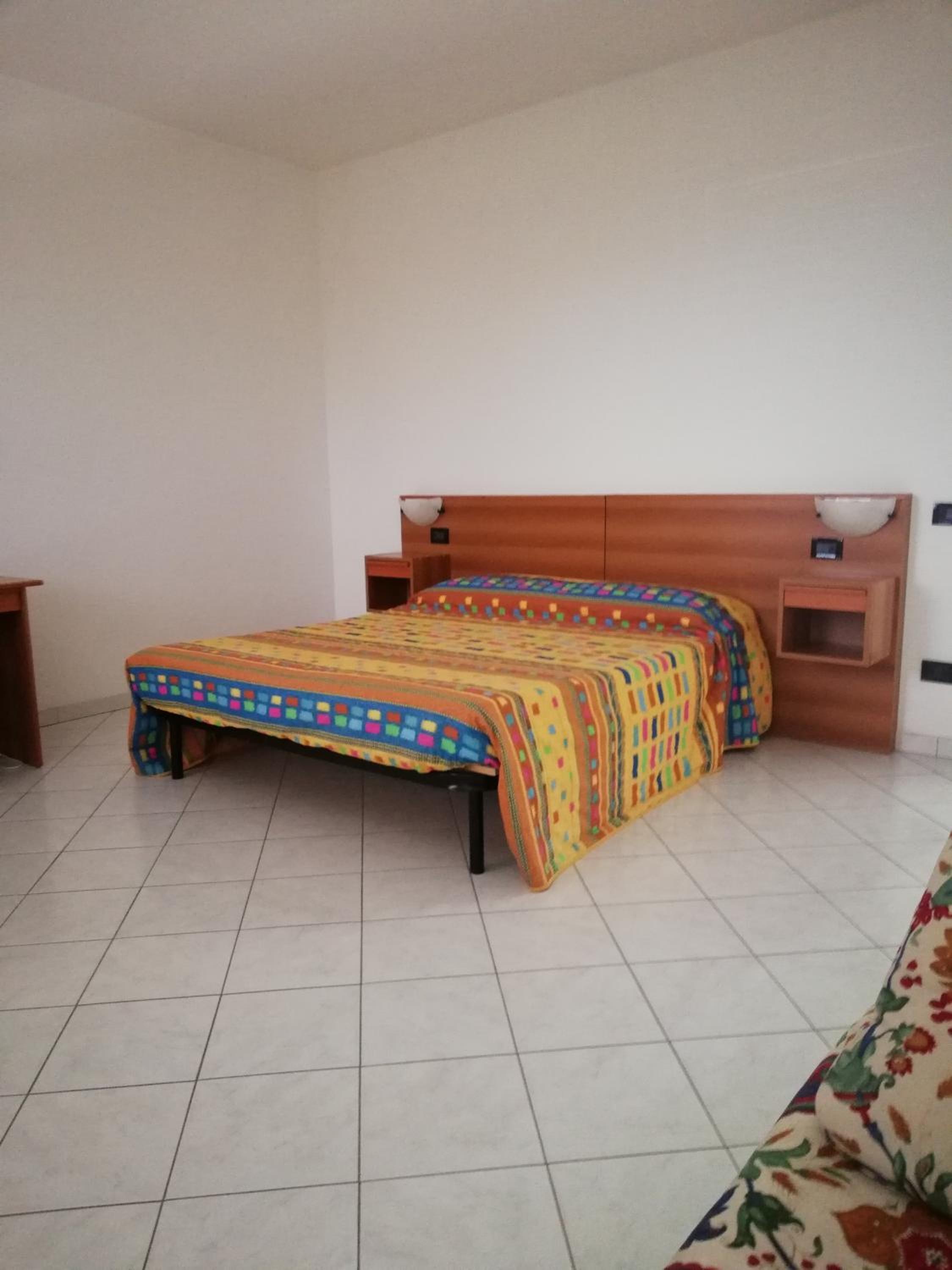 Double Room with Private Bathroom - Photo 4
