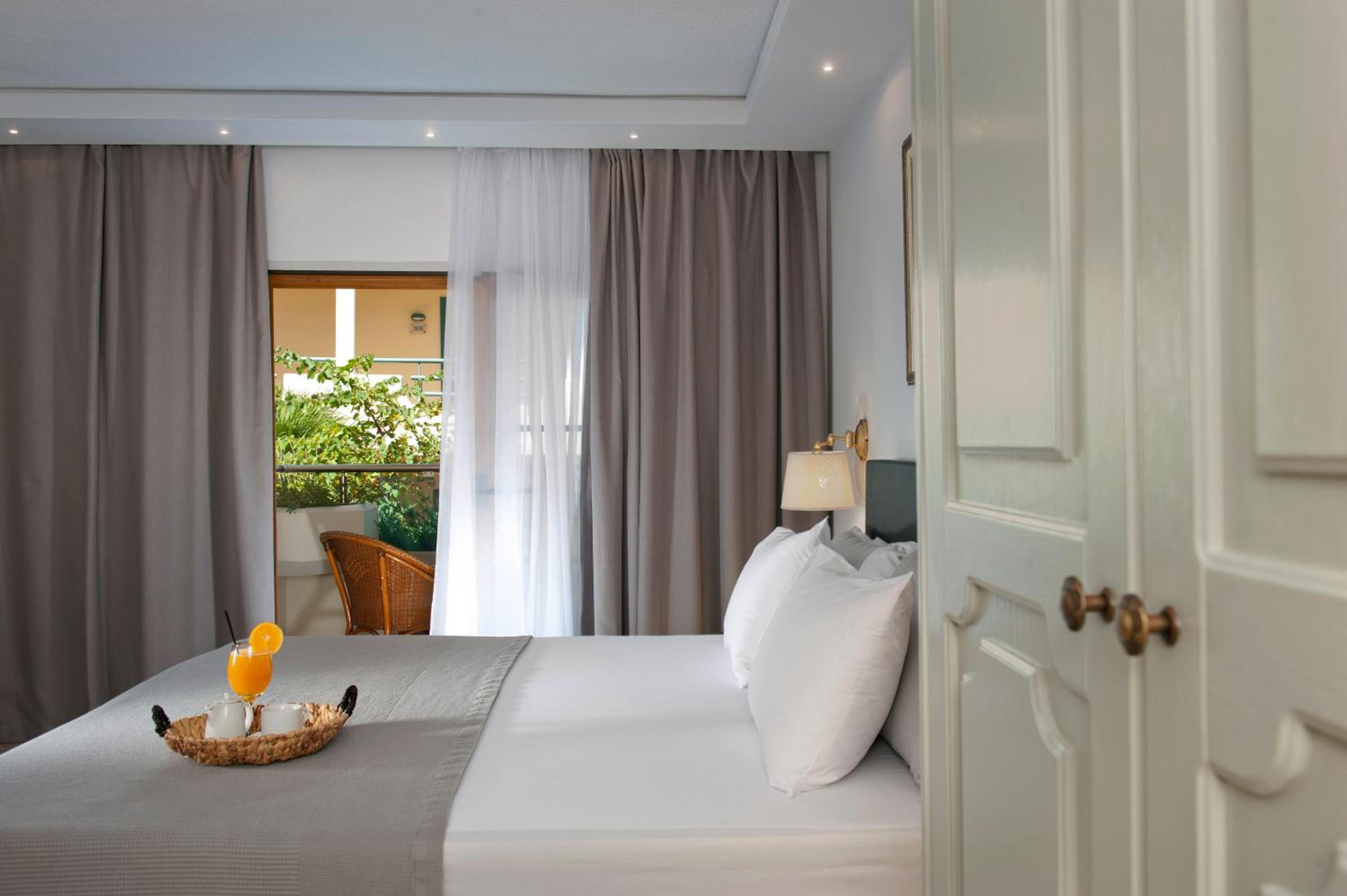 Two-Bedroom Suite - Photo 8