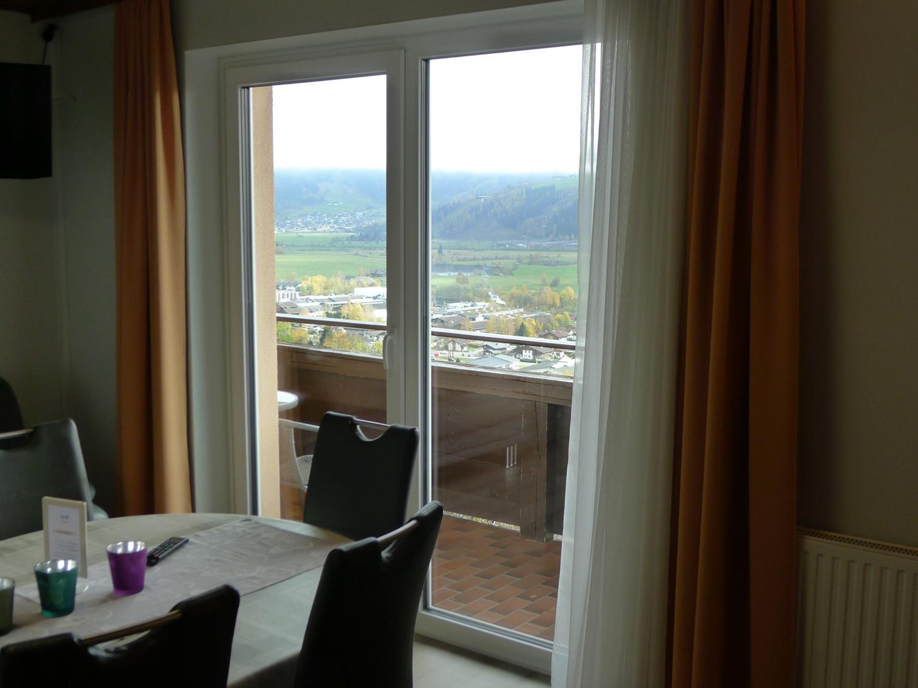 One-Bedroom Apartment with Balcony photo 3