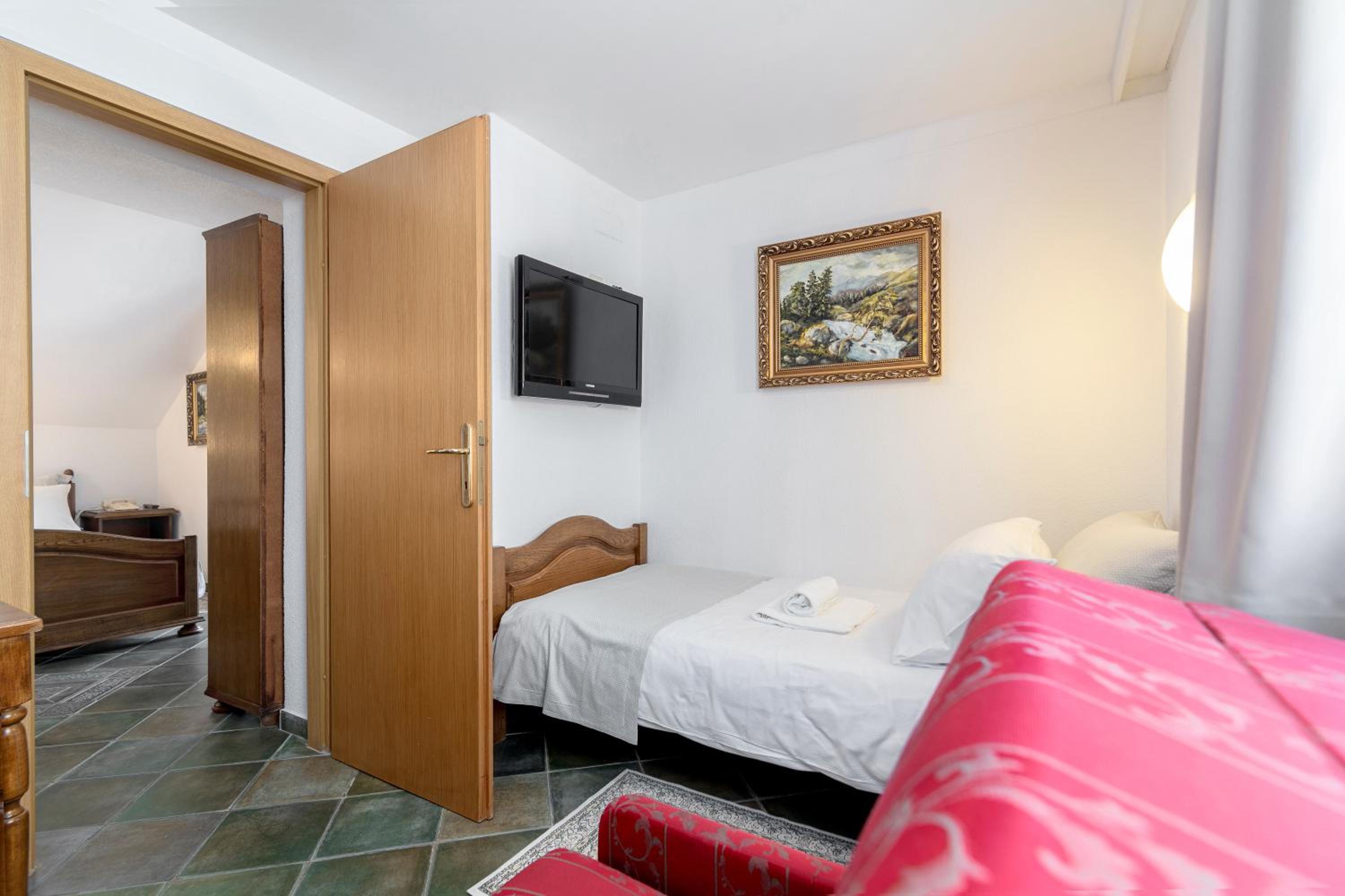 Comfort Triple Room photo 3