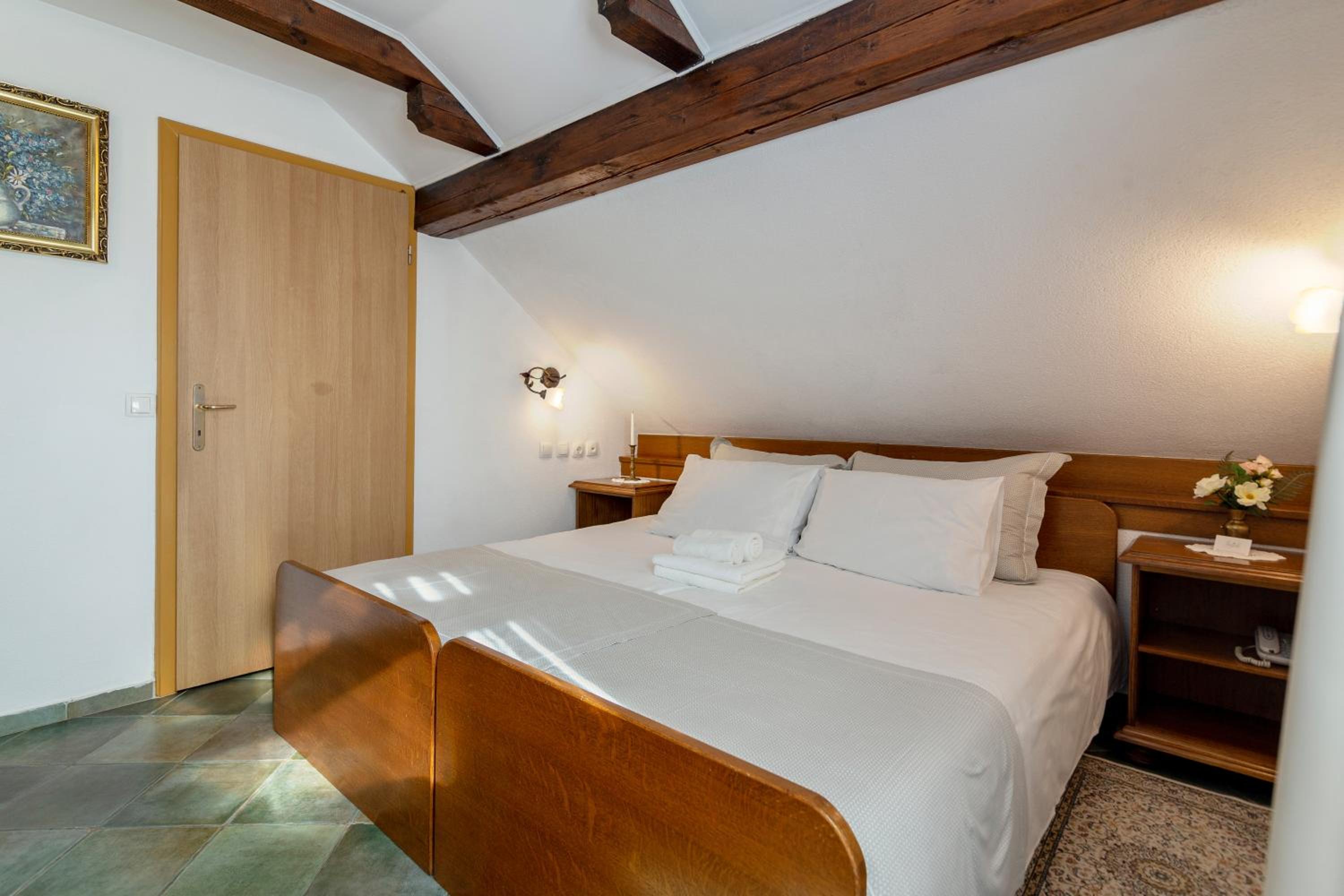 Standard Double or Twin Room photo 3