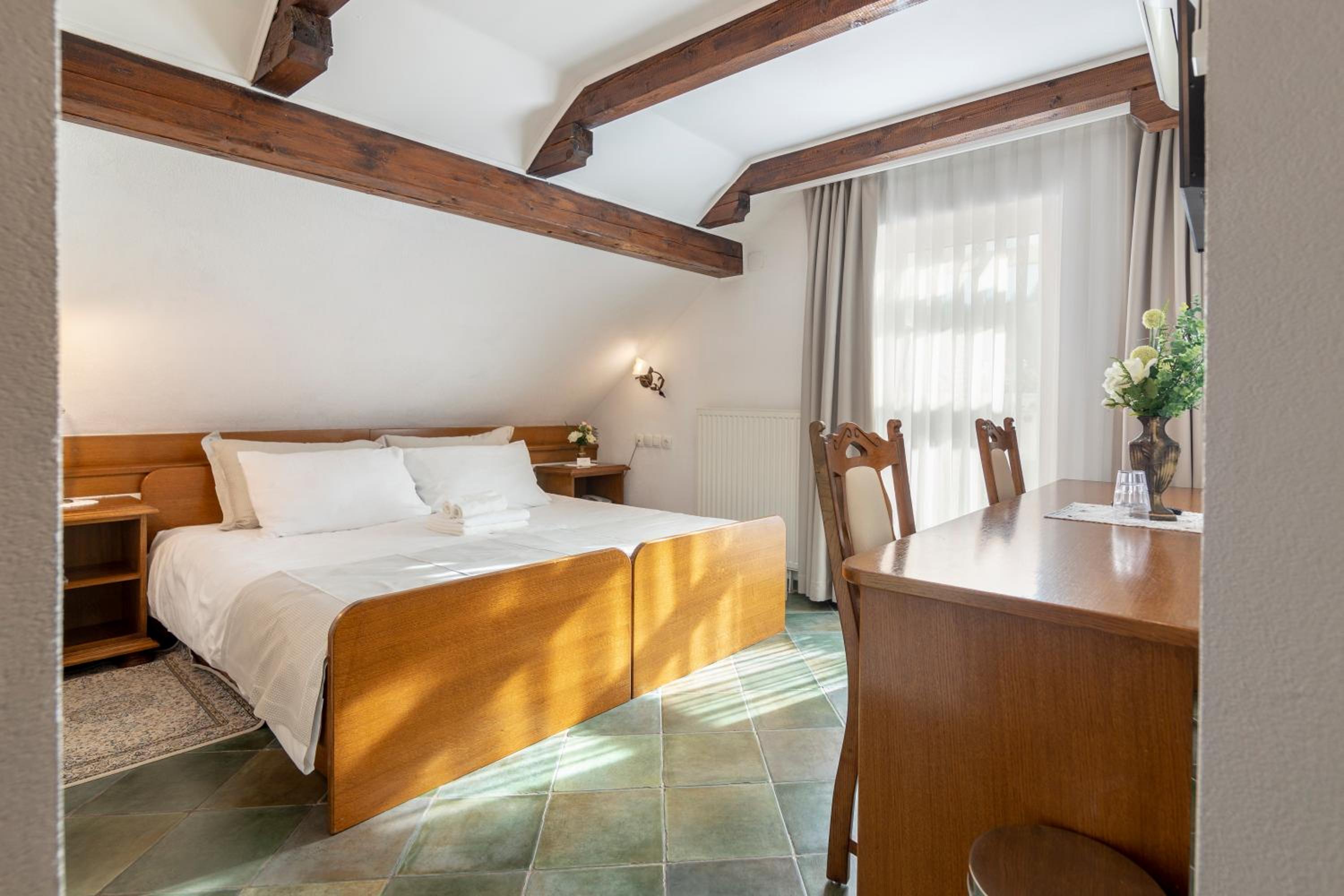 Standard Double or Twin Room photo 2