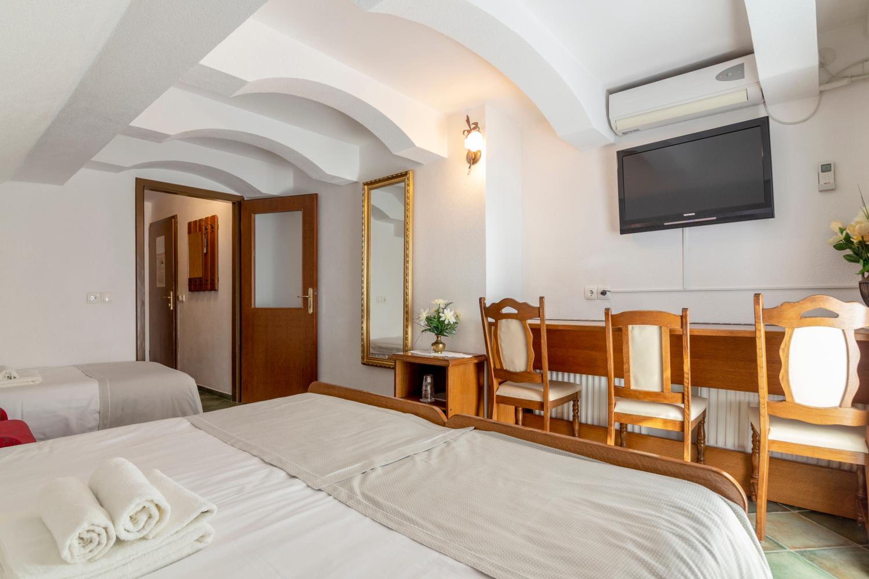 Standard Triple Room photo 2