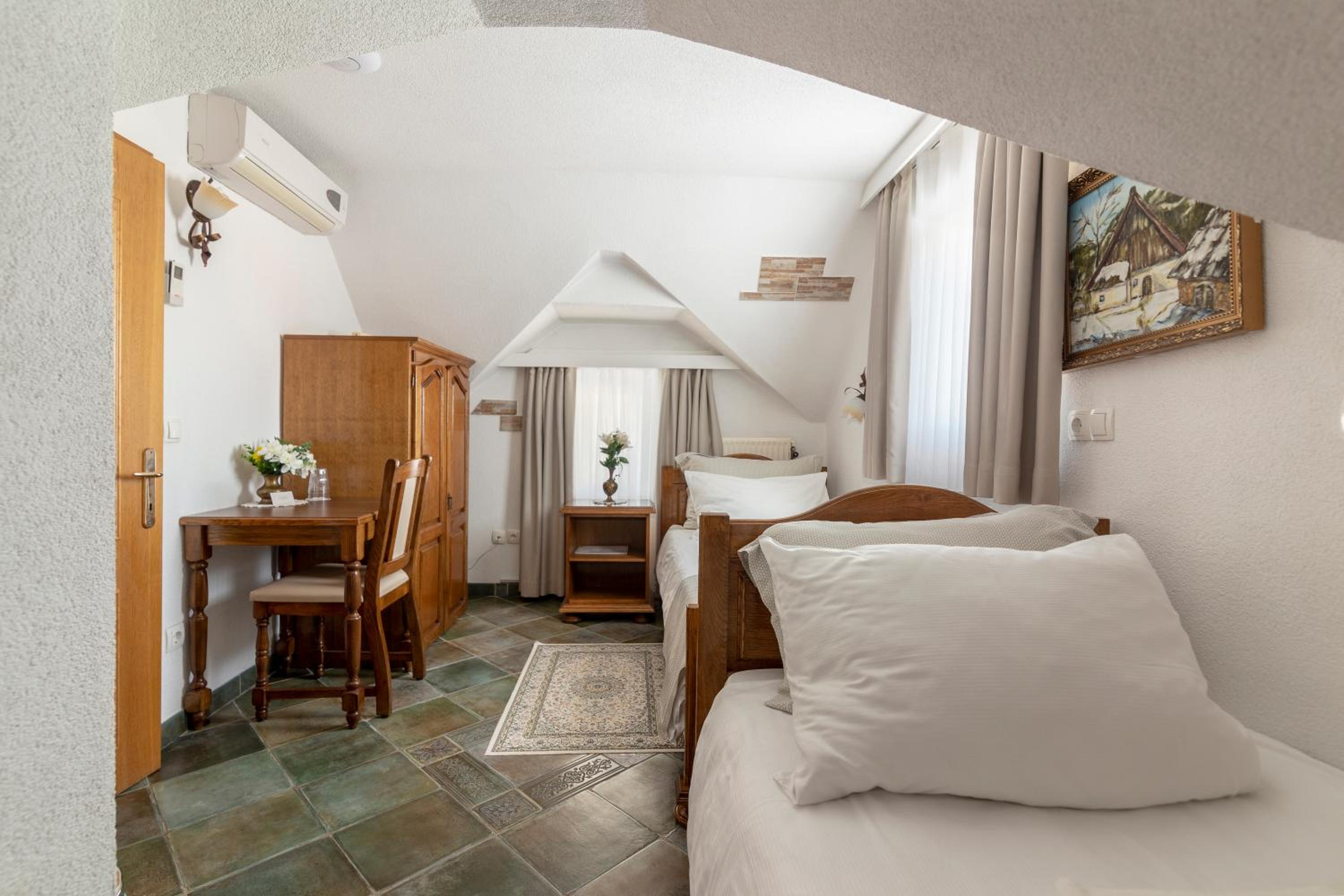 Economy Double or Twin Room photo 1