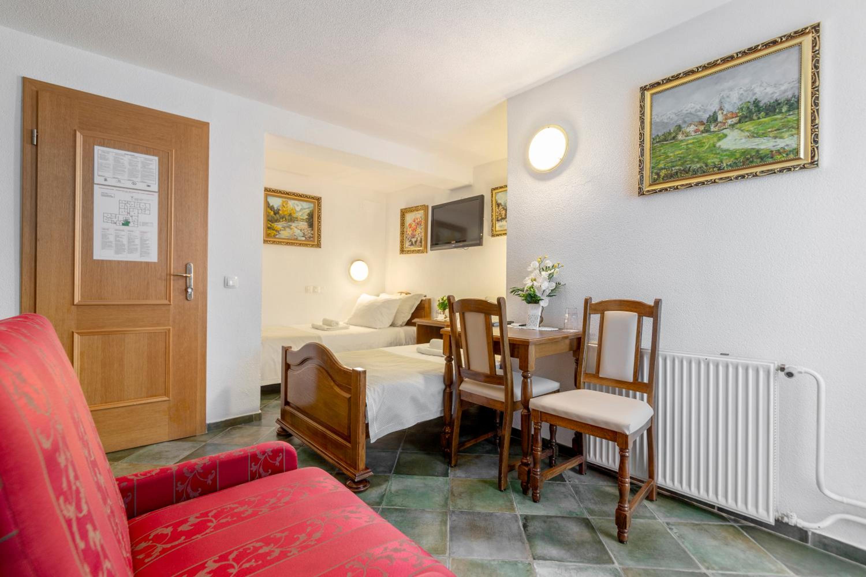 Standard Twin Room photo 3