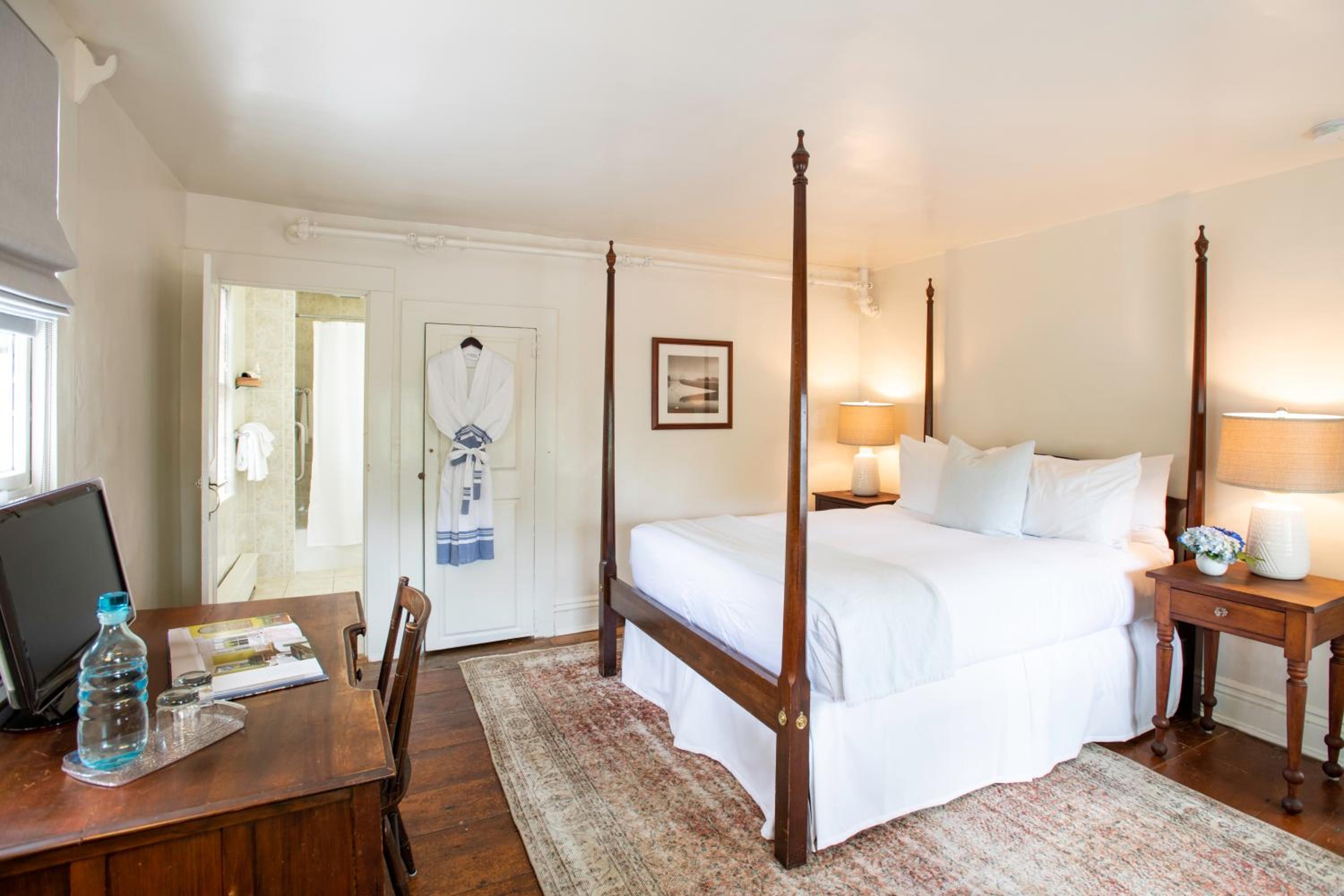 Deluxe Queen Room photo 3