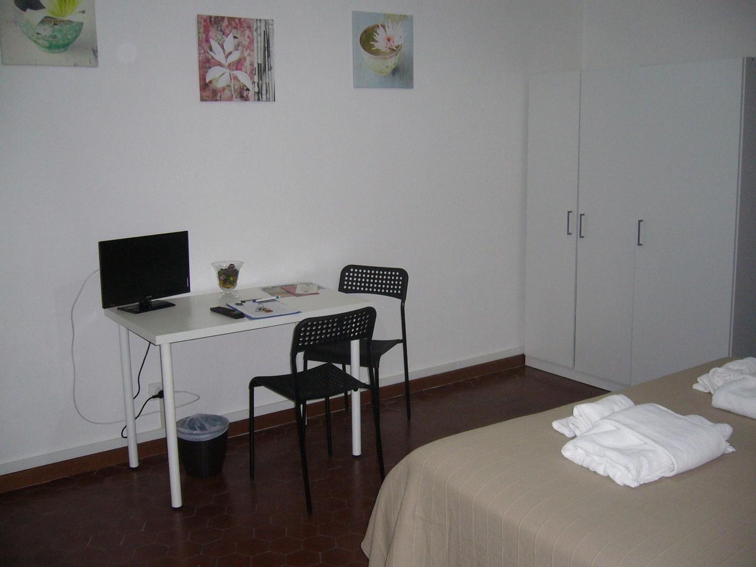 Double Room with Shared Bathroom photo 3