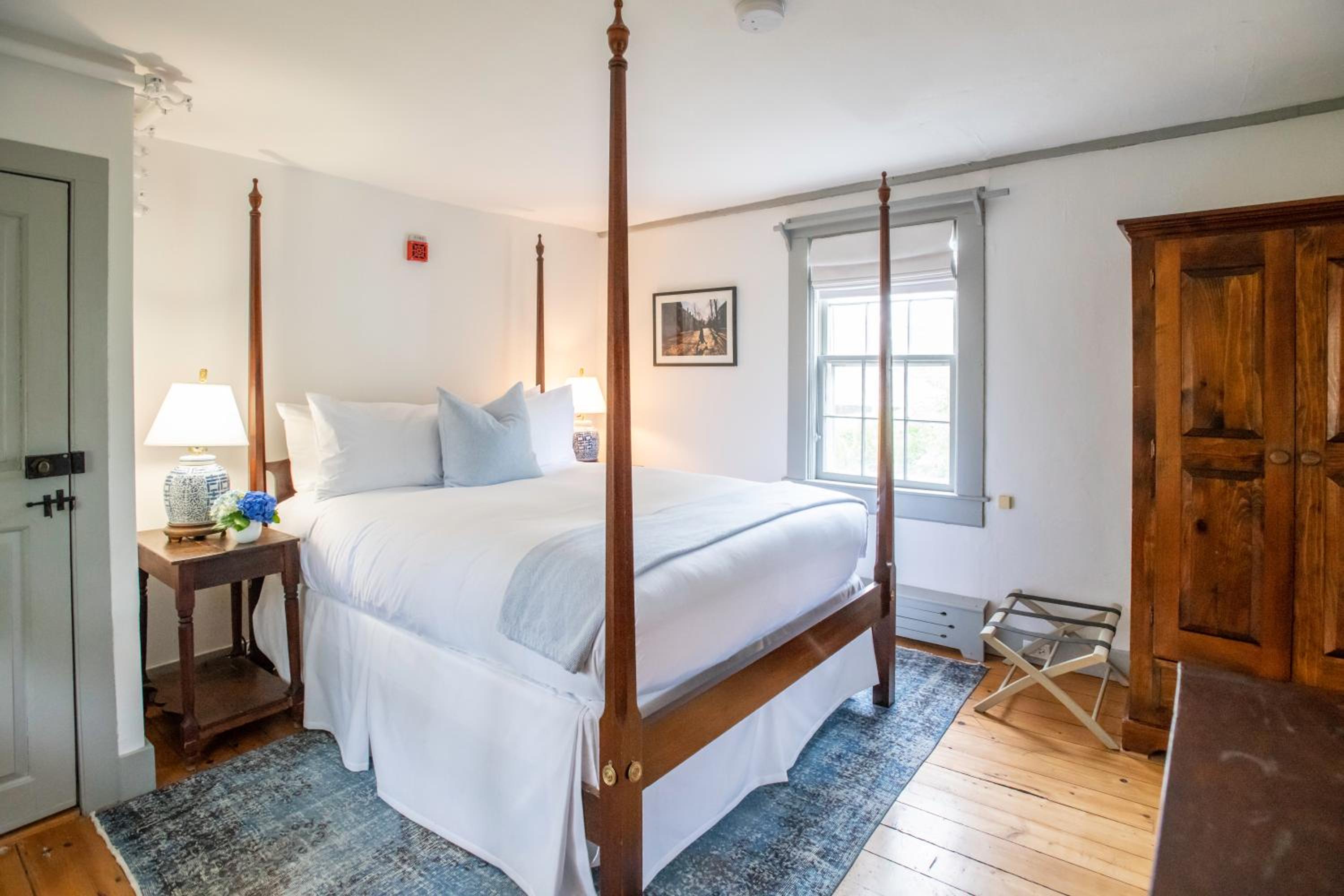 Queen Room with Balcony photo 1