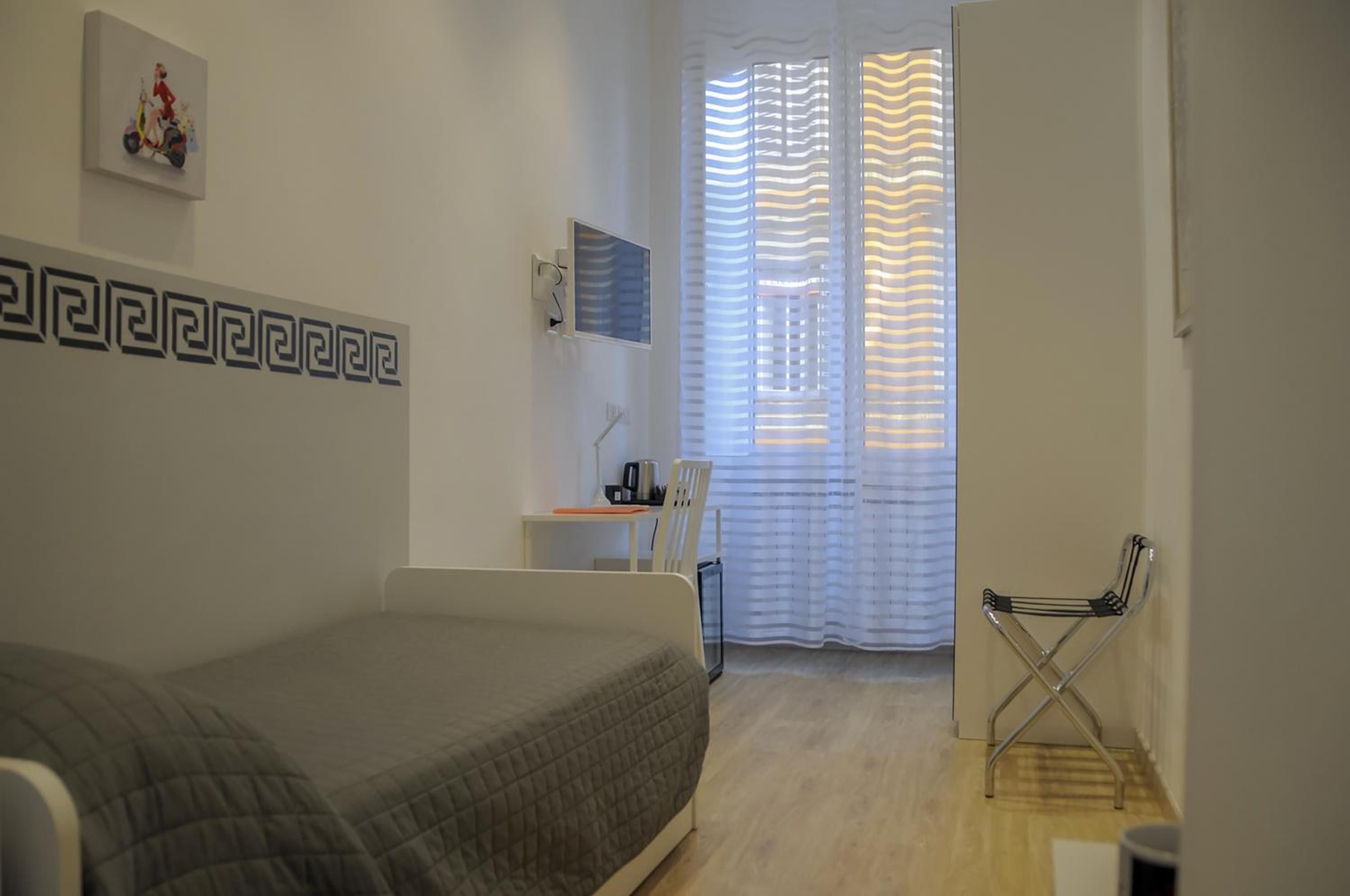 Single Room with Private Bathroom photo 1