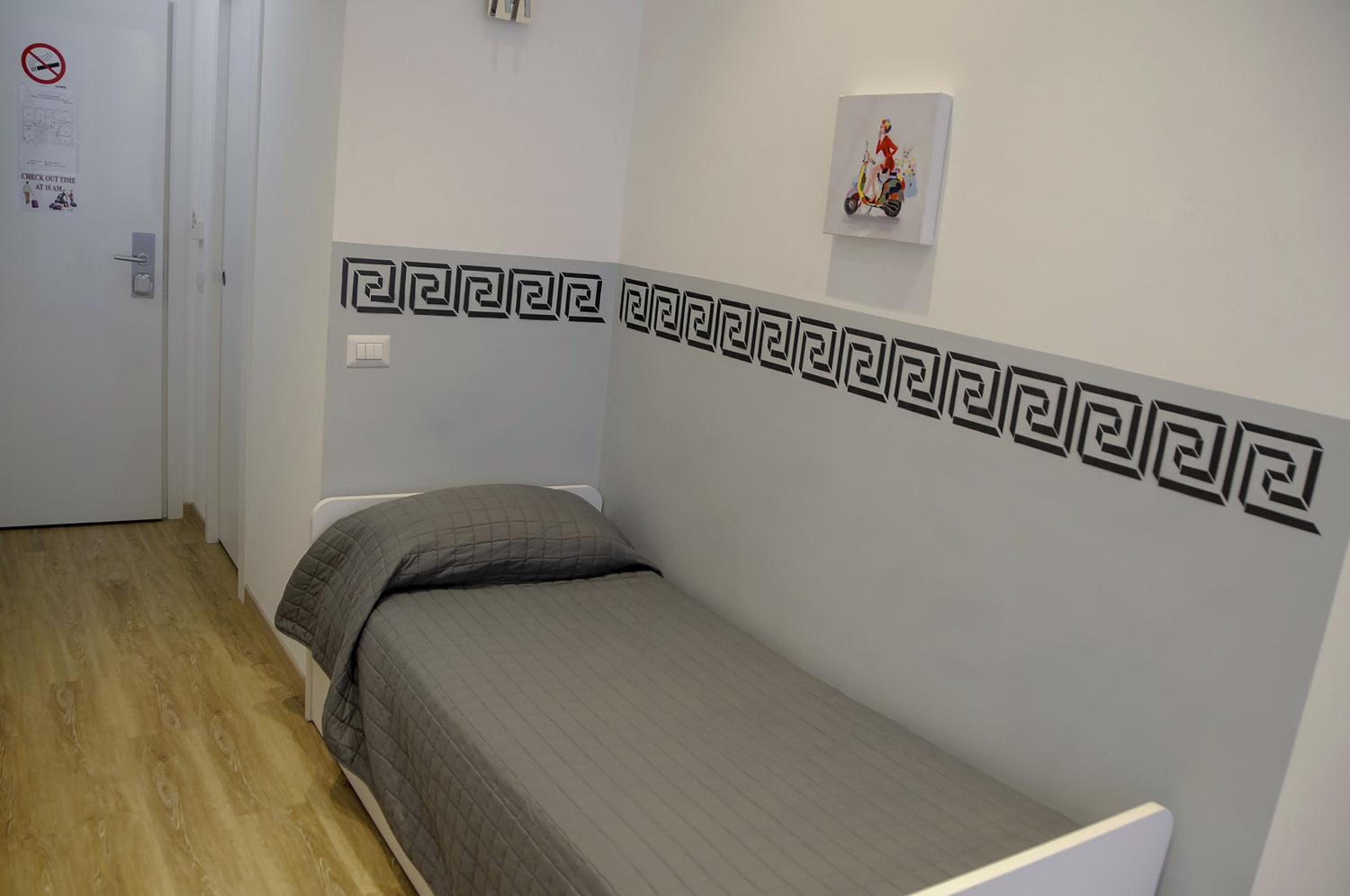 Single Room with Private Bathroom photo 3