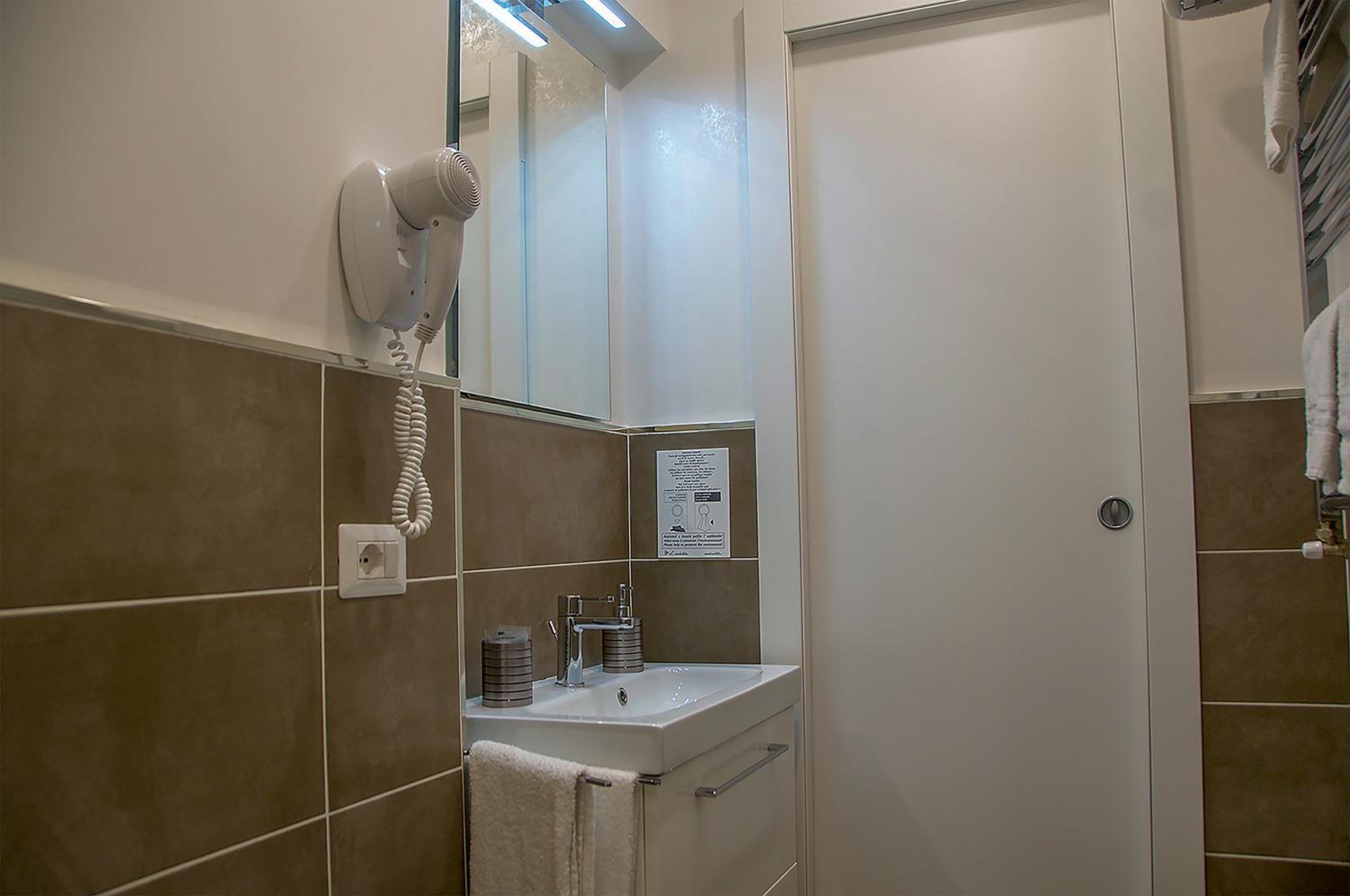 Double Room with Private Bathroom photo 3