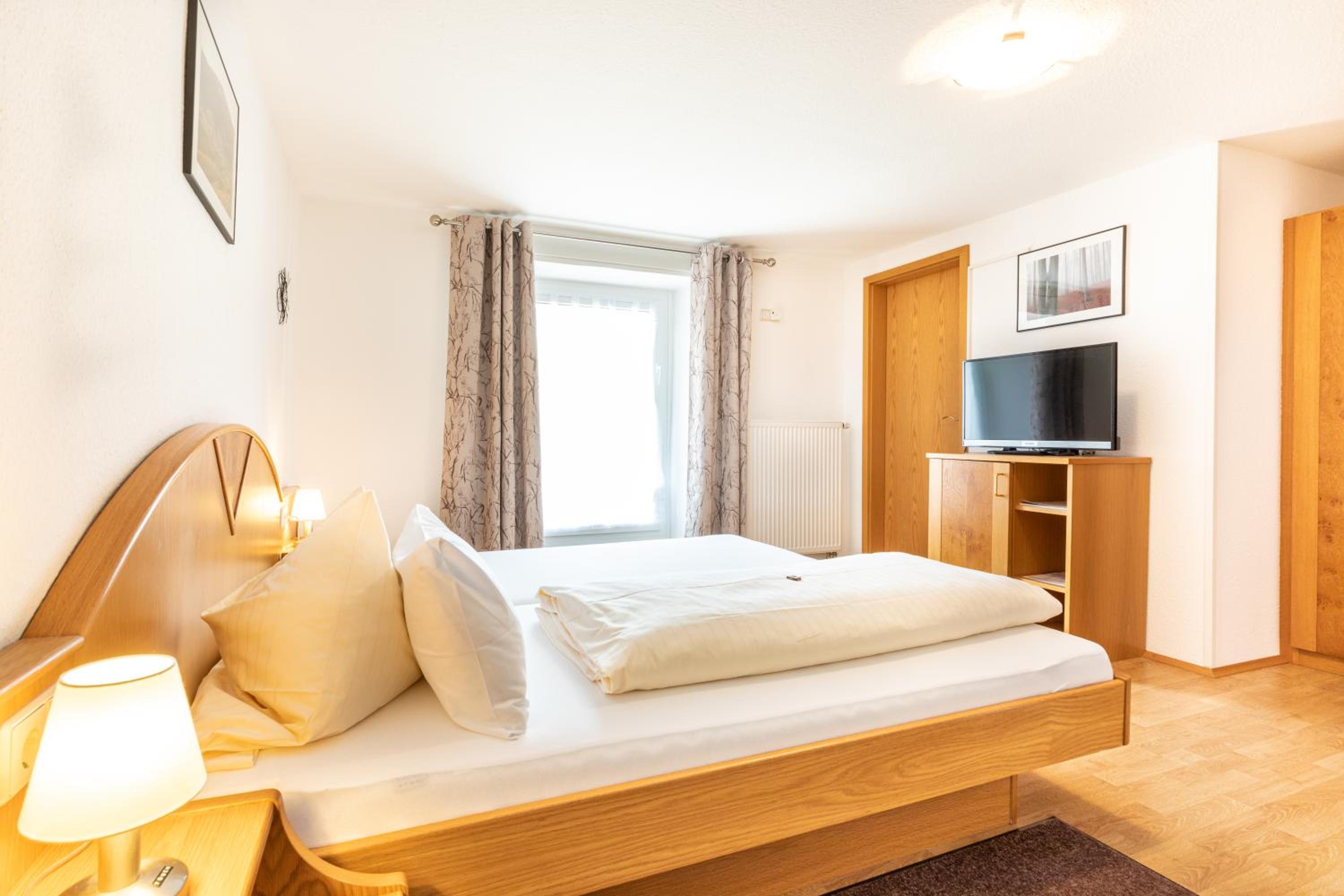 Double Room with Balcony photo 2
