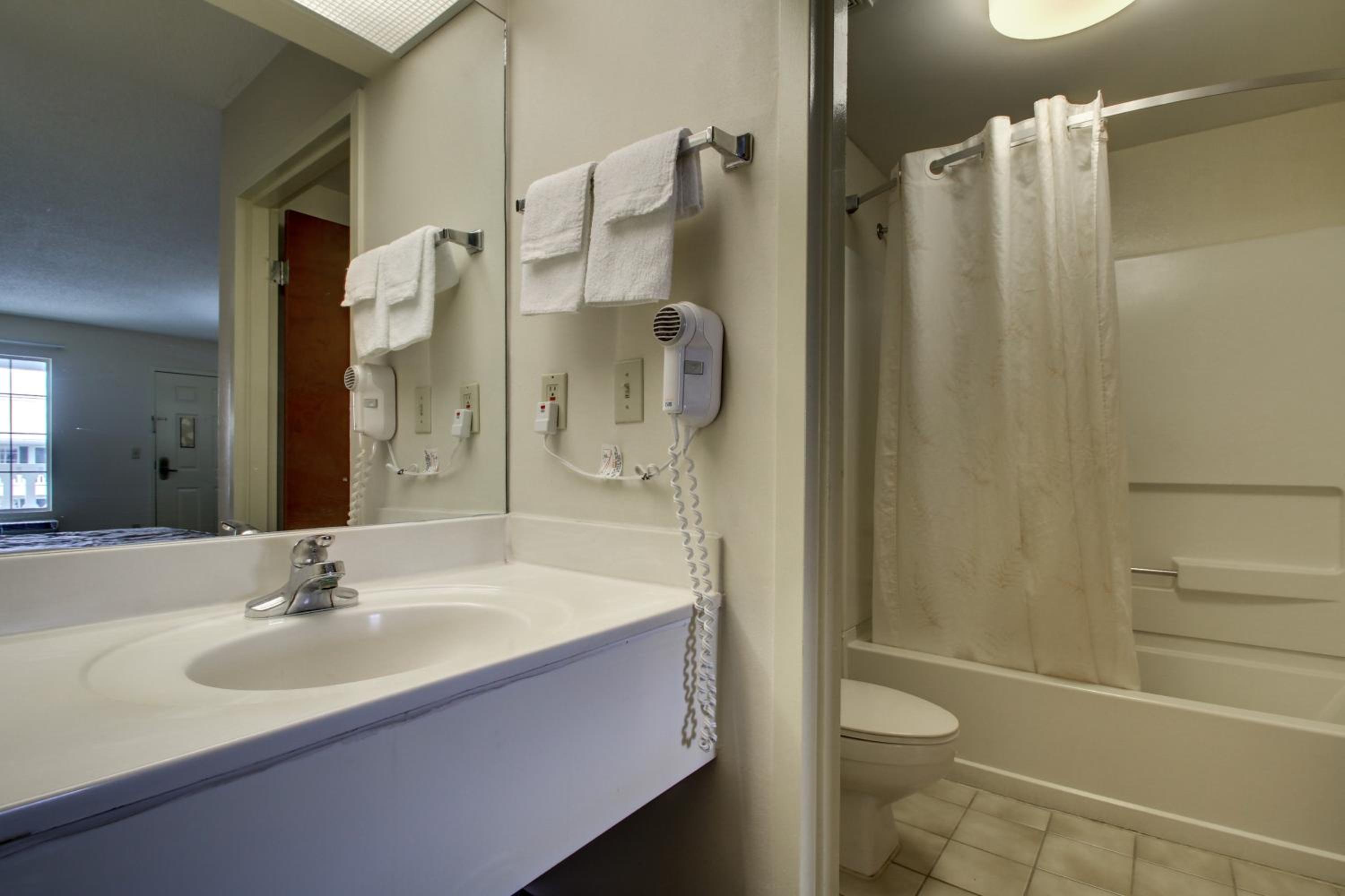 King Room - Disability Access photo 2