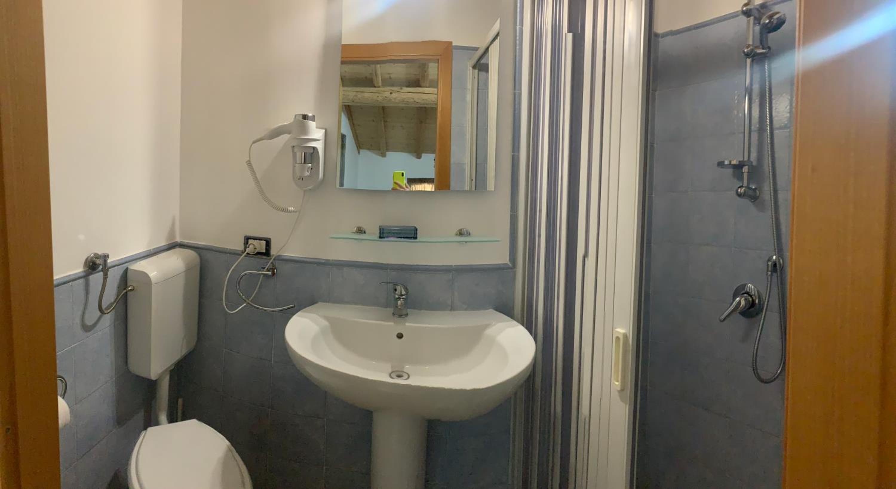 Double Room with Private Bathroom - Photo 15