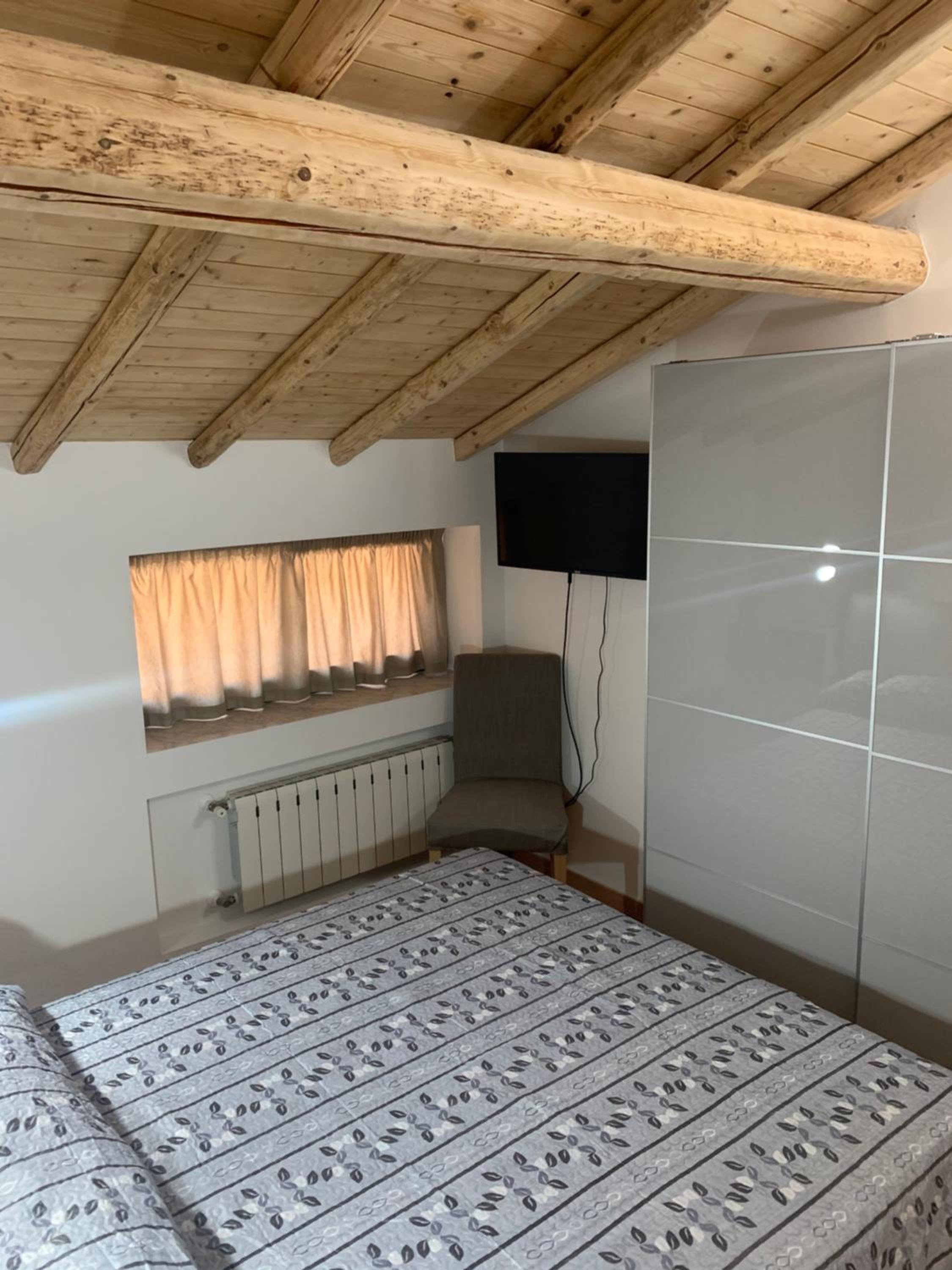 Double Room with Private Bathroom - Photo 2