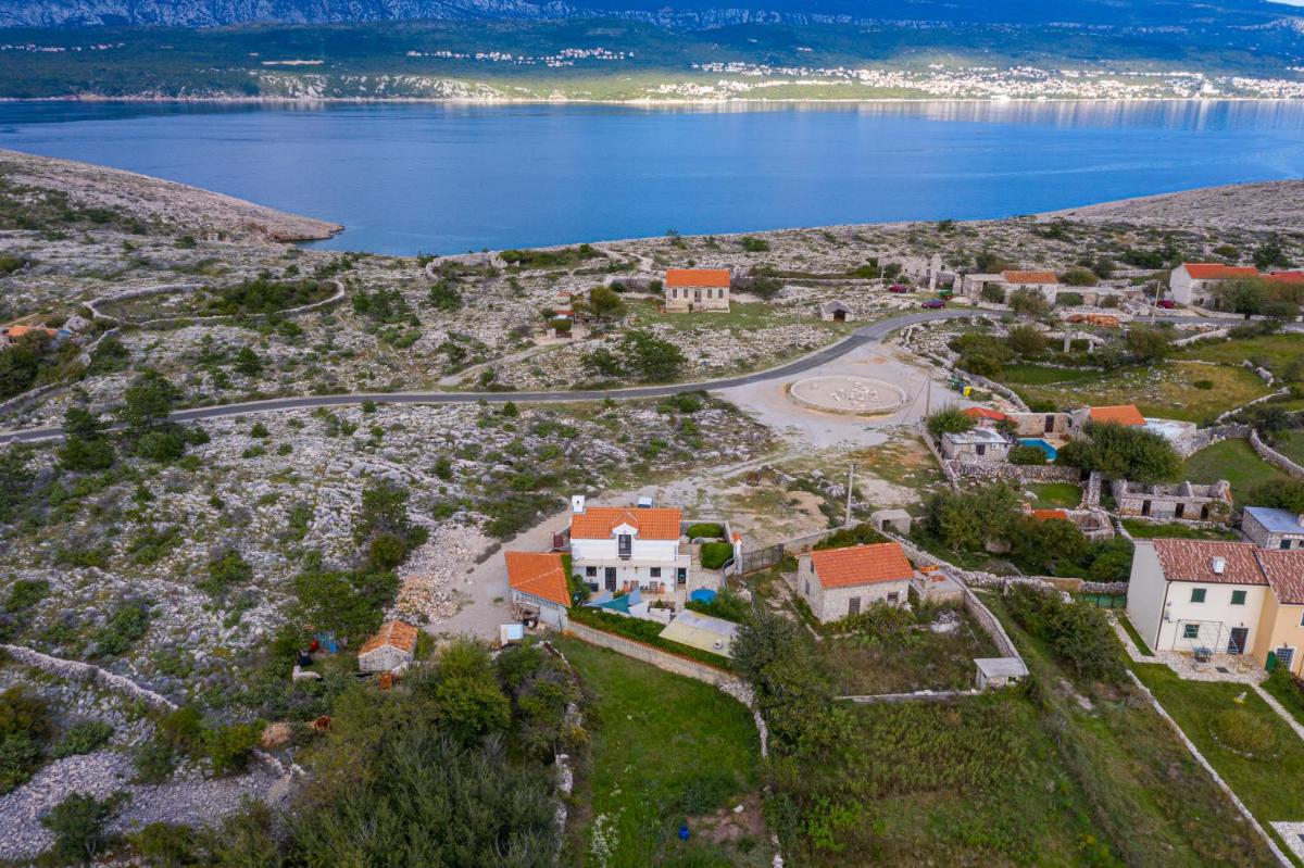 Villa photo 3