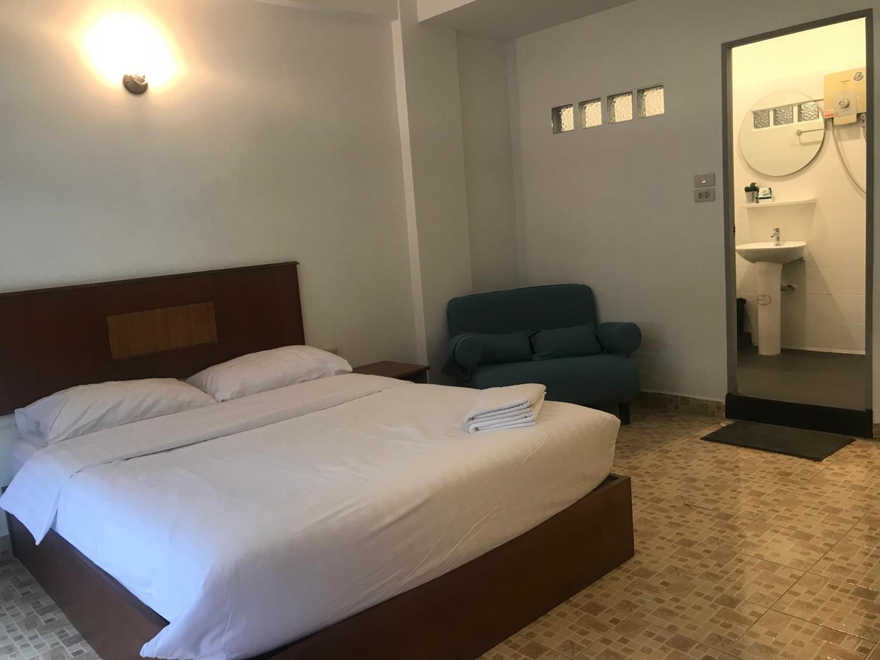 Double Room with Balcony - Photo 6