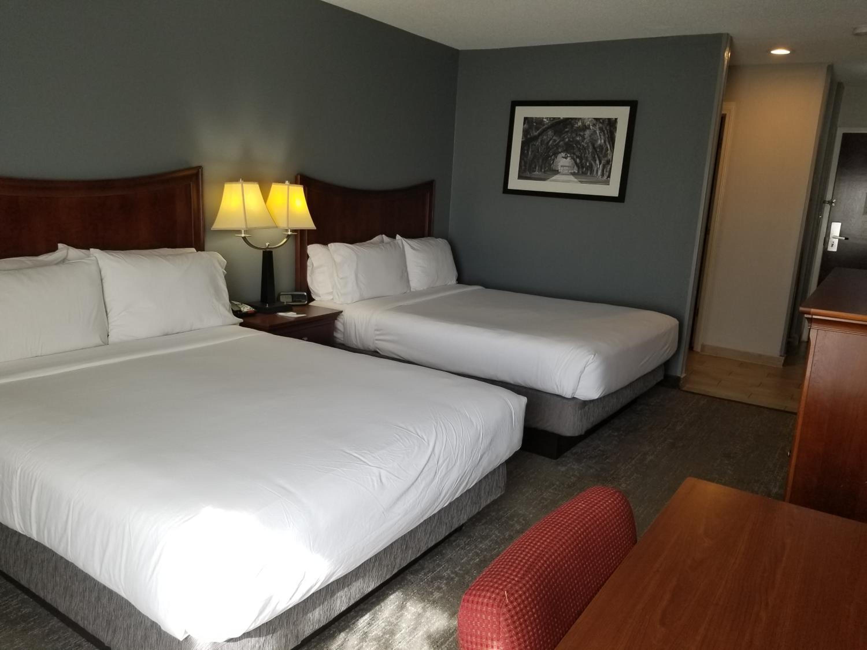 Queen Room with Two Queen Beds - Mobility Access/Non-Smoking - Photo 1