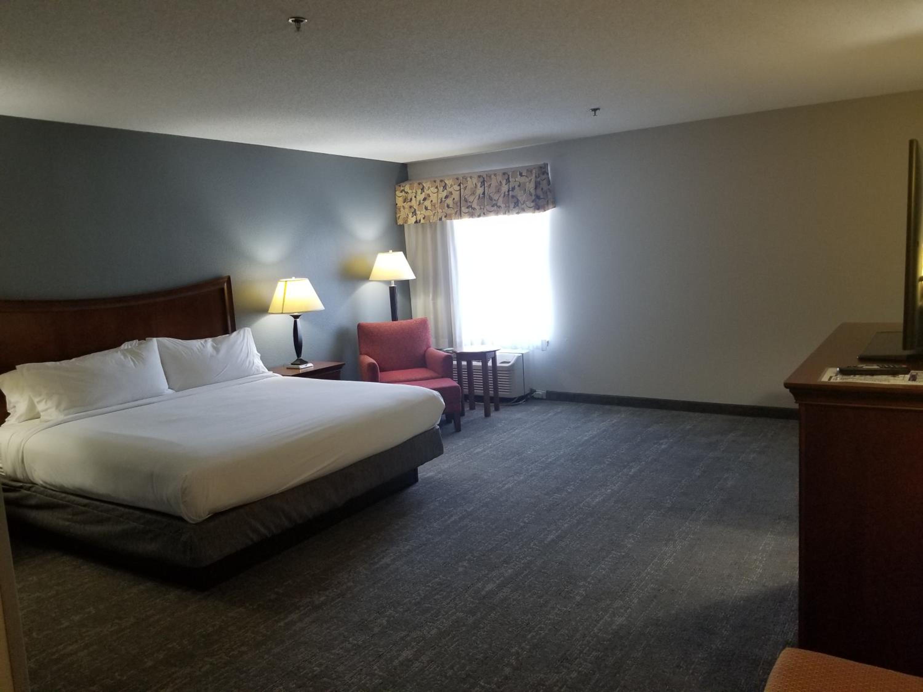 Deluxe King Room - Non-Smoking - Photo 2