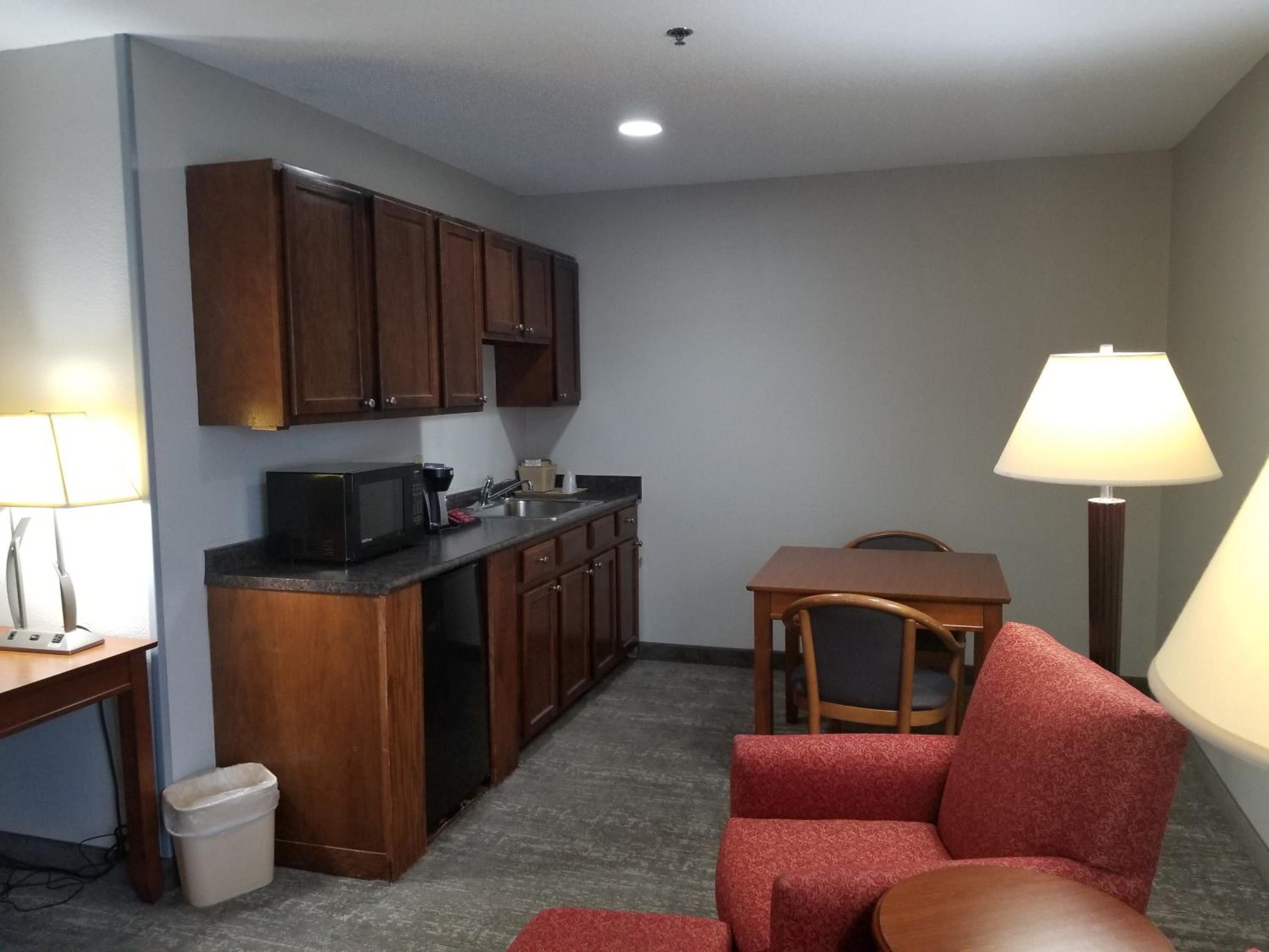 Studio Suite with Two Queen Beds - Non-Smoking - Photo 2
