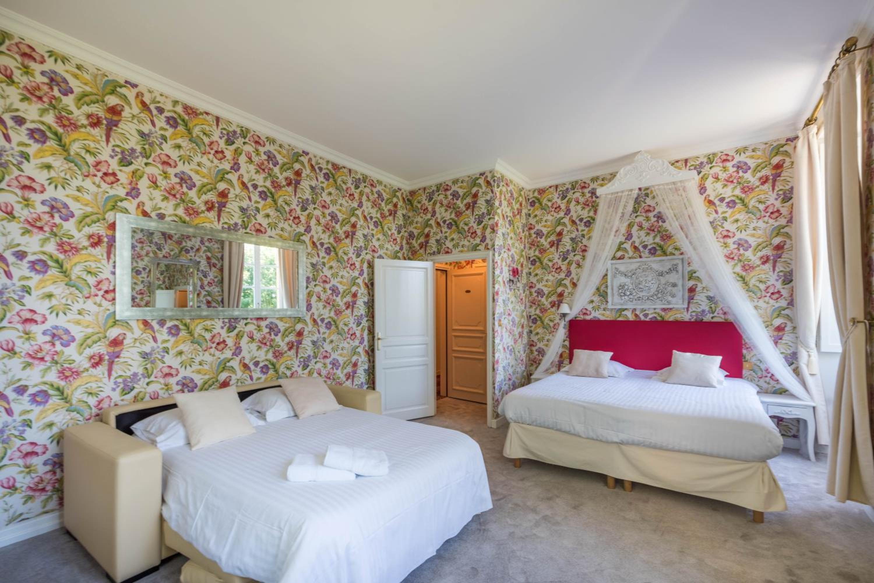 Deluxe Double Room with Extra Bed - Photo 10