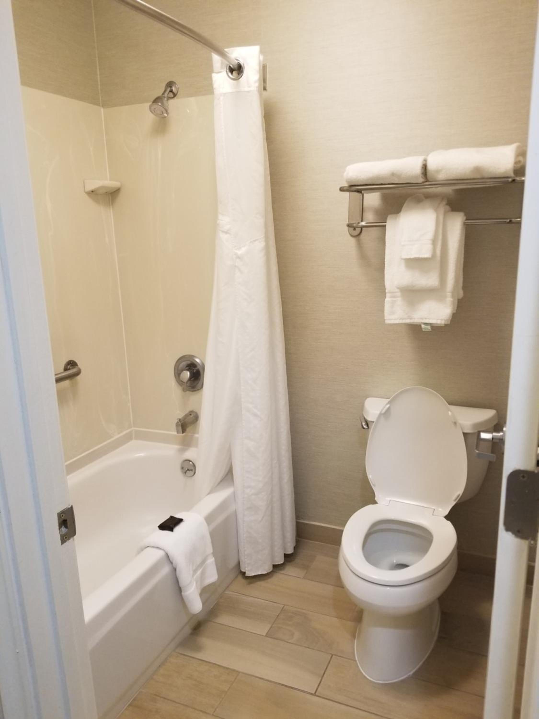 Deluxe King Room - Non-Smoking - Photo 4