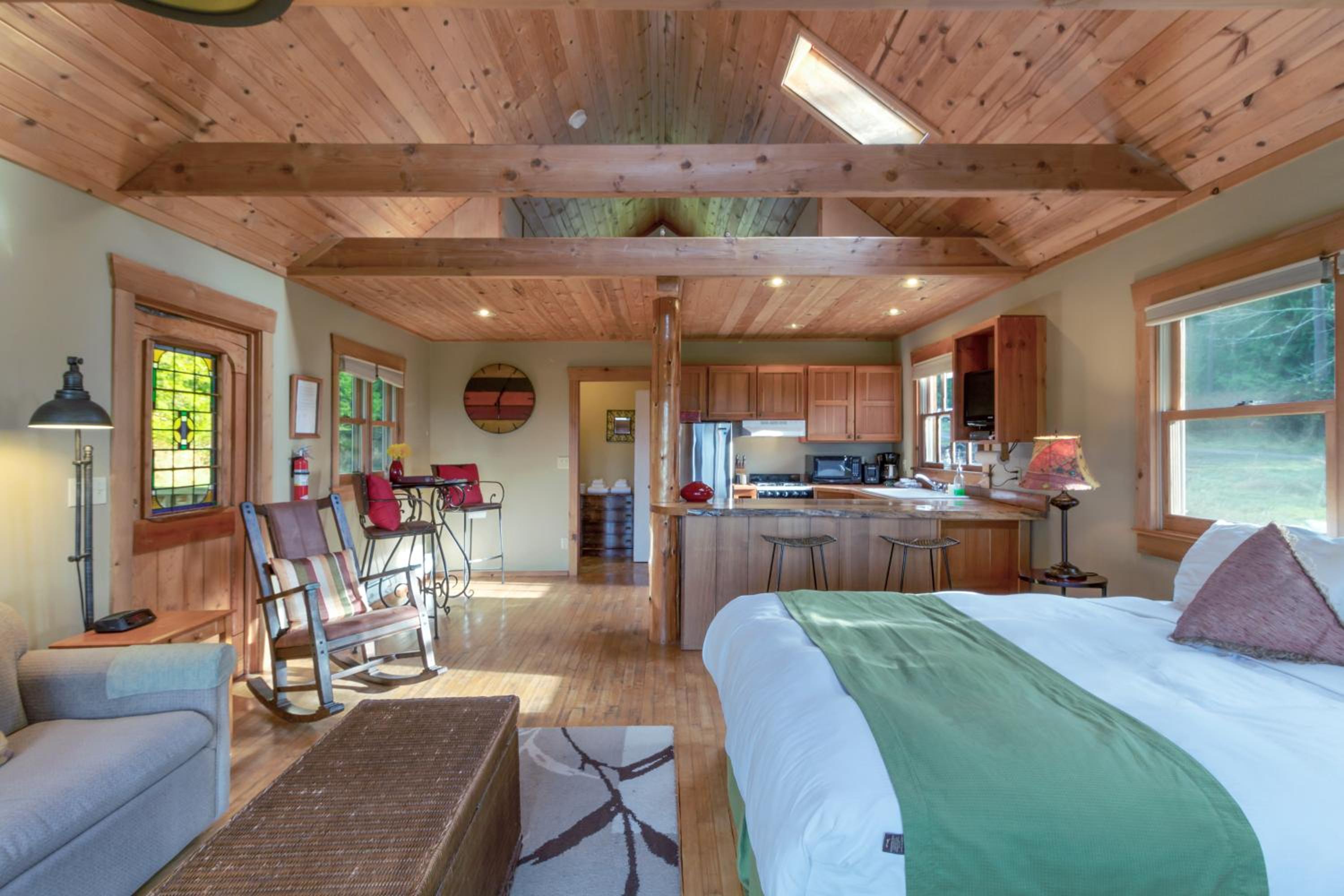 One-Bedroom Bungalow (No pets) photo 1